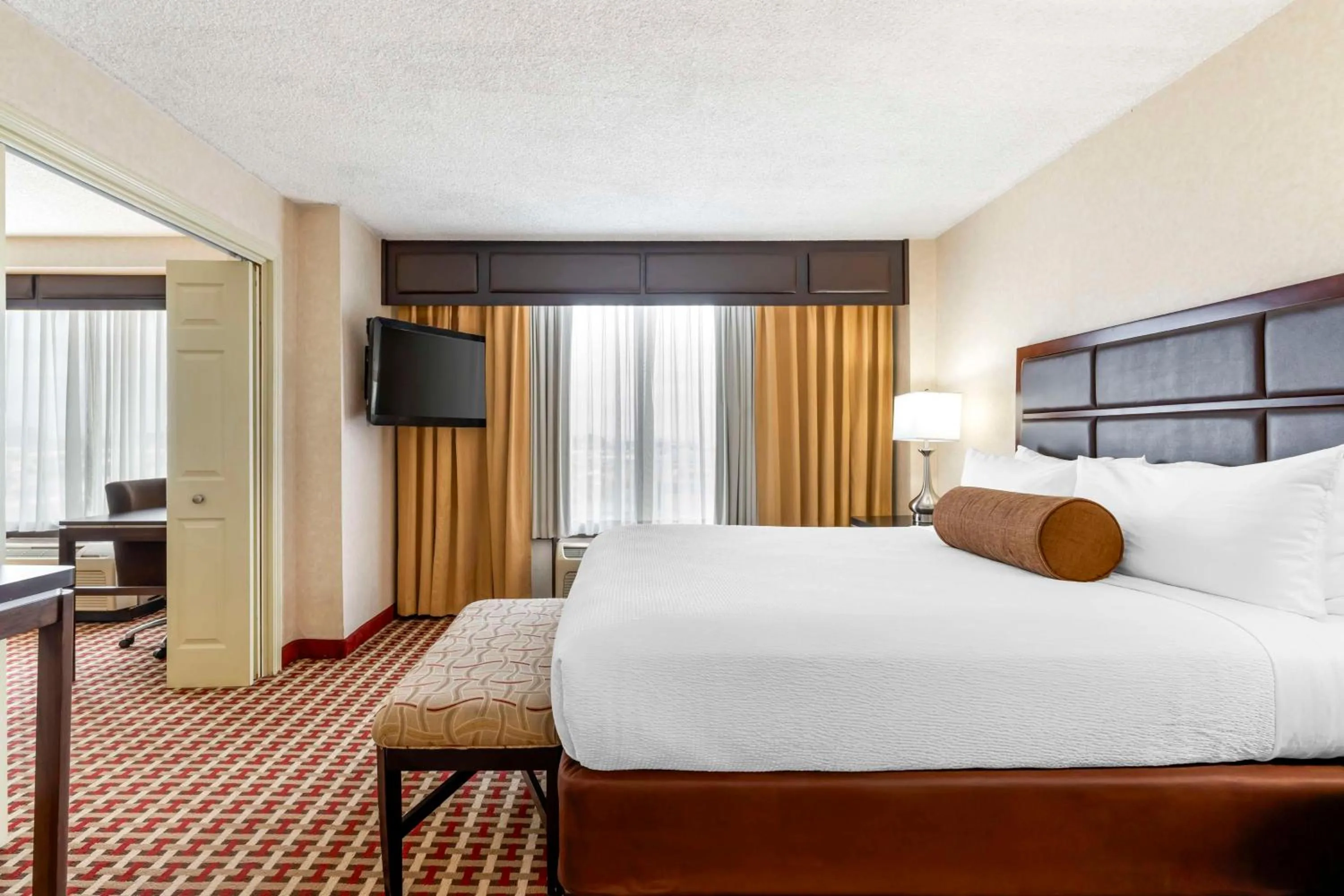 Photo of the whole room, Bed in Best Western Plus Grosvenor Airport Hotel