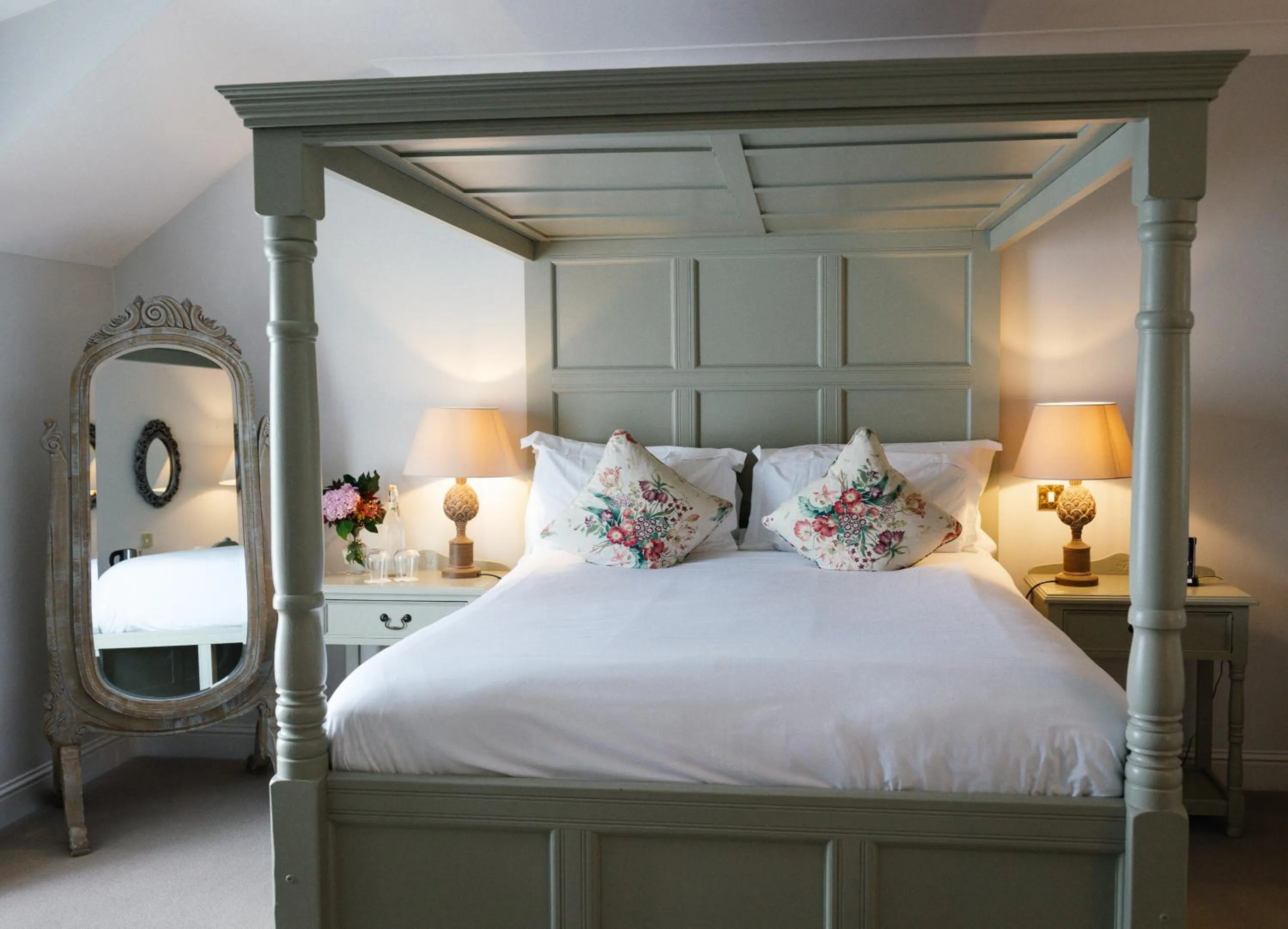 Bedroom, Bed in Conyngham Arms Hotel