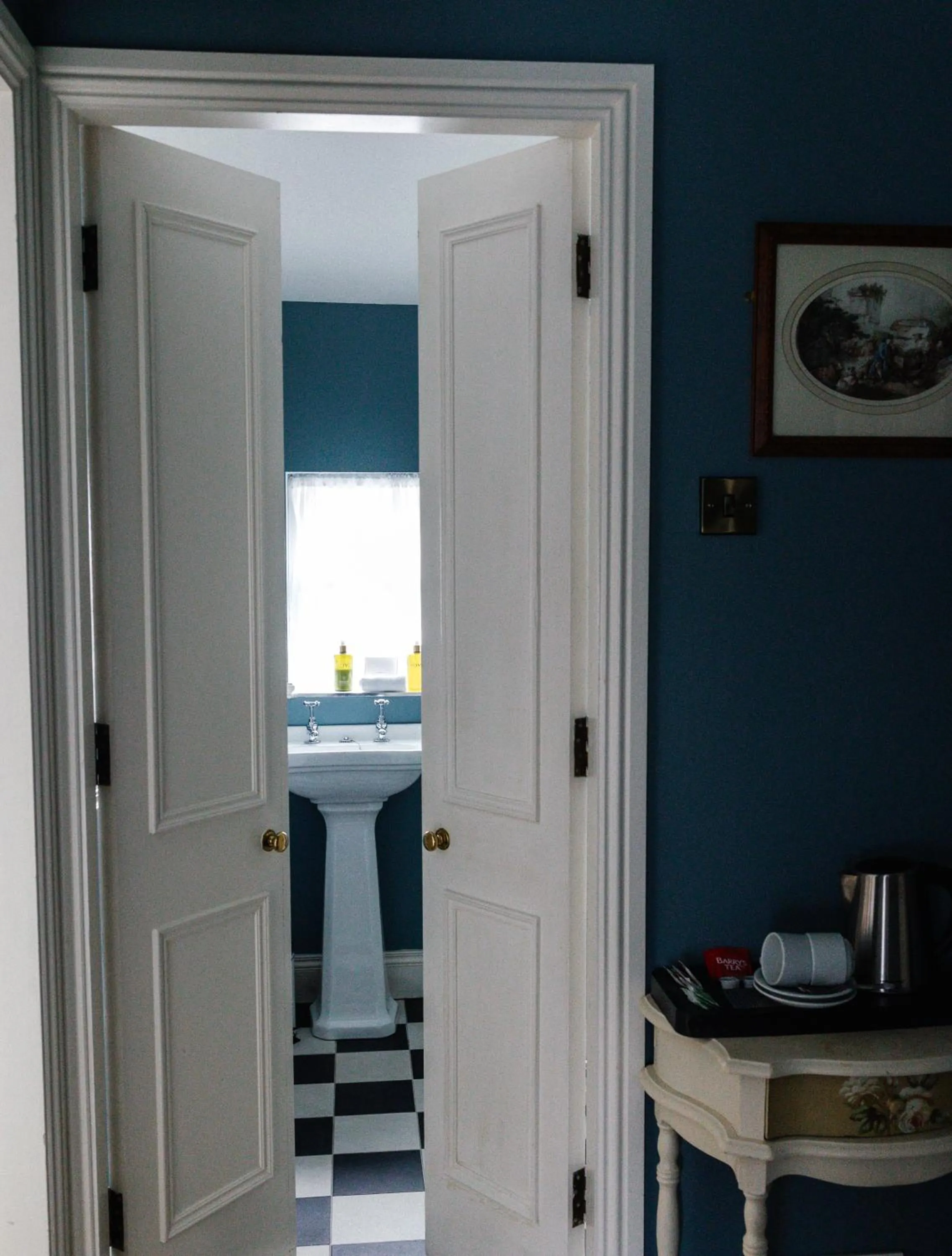 Bathroom in Conyngham Arms Hotel