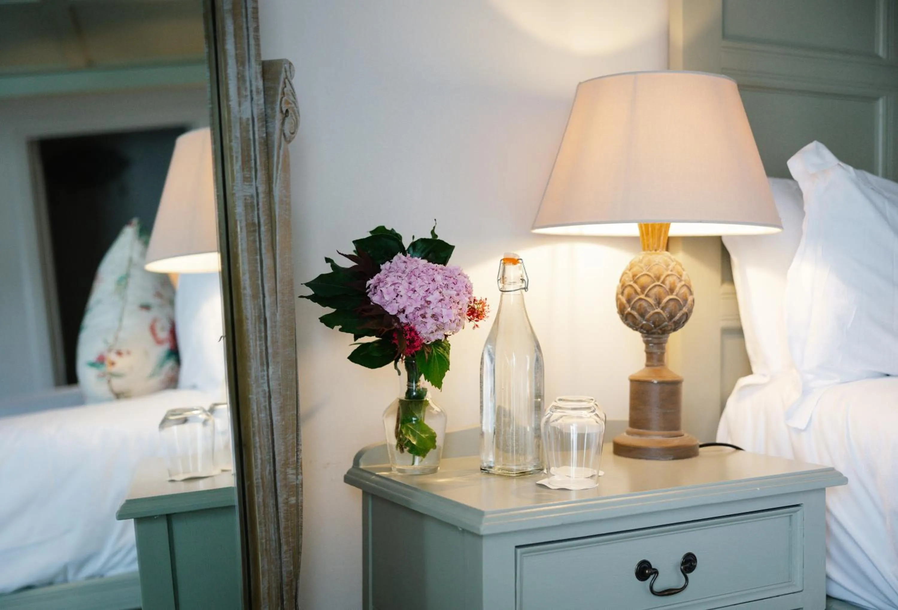 Bedroom, Bed in Conyngham Arms Hotel