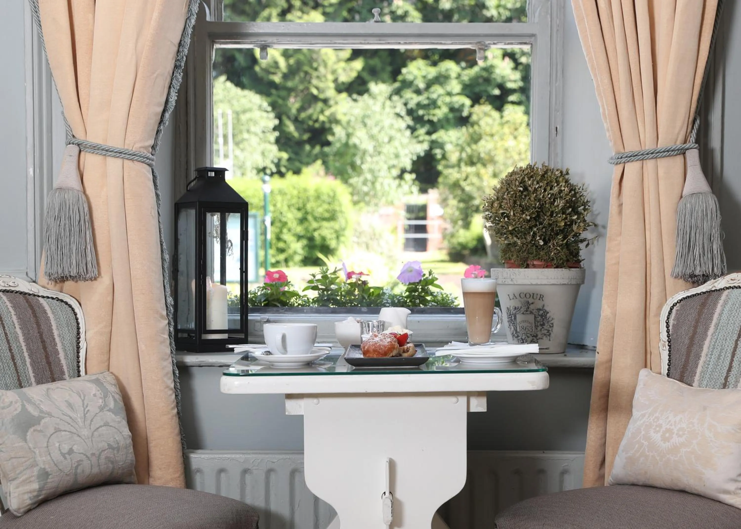 Library in Conyngham Arms Hotel