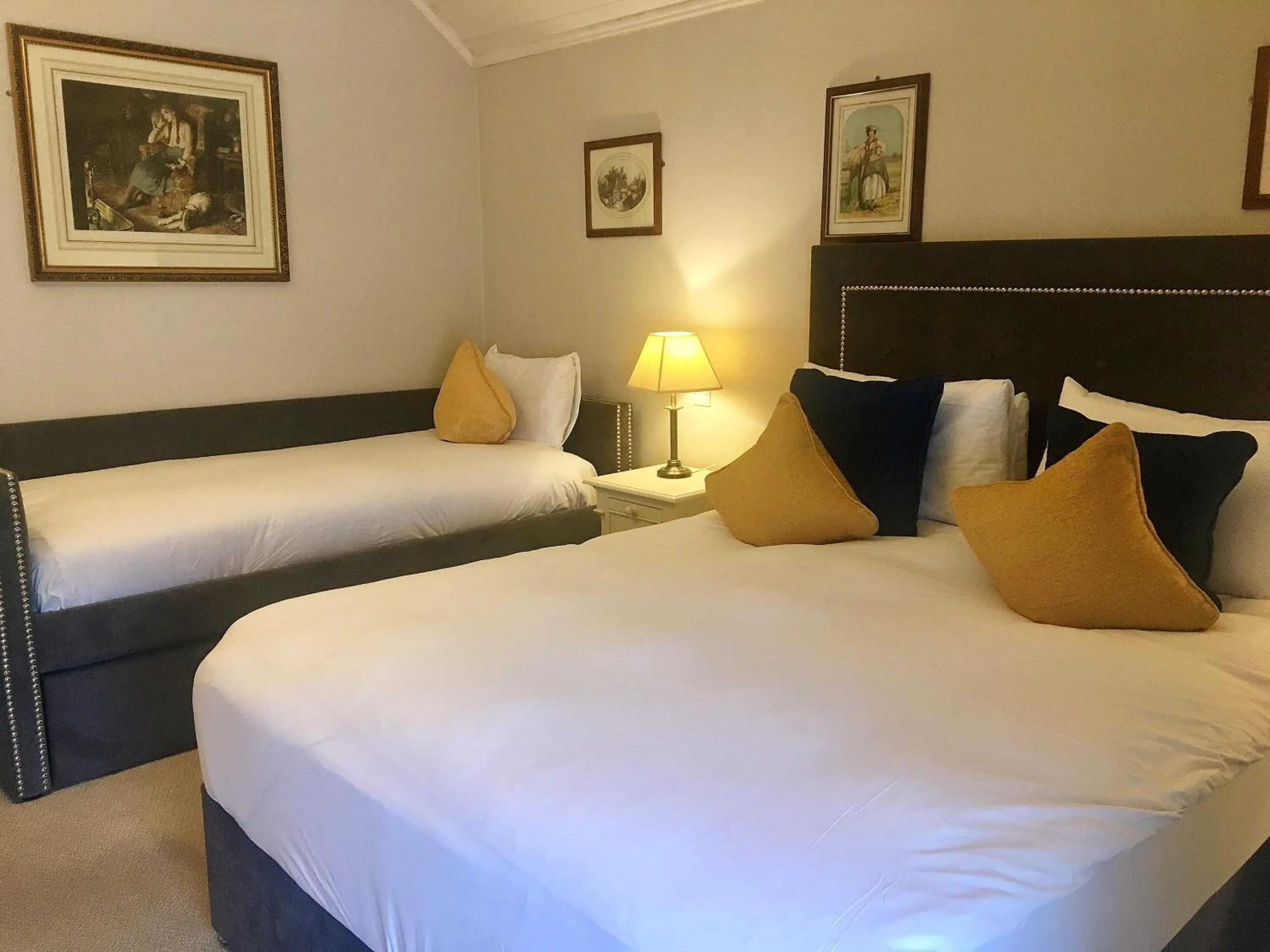 Bedroom, Bed in Conyngham Arms Hotel