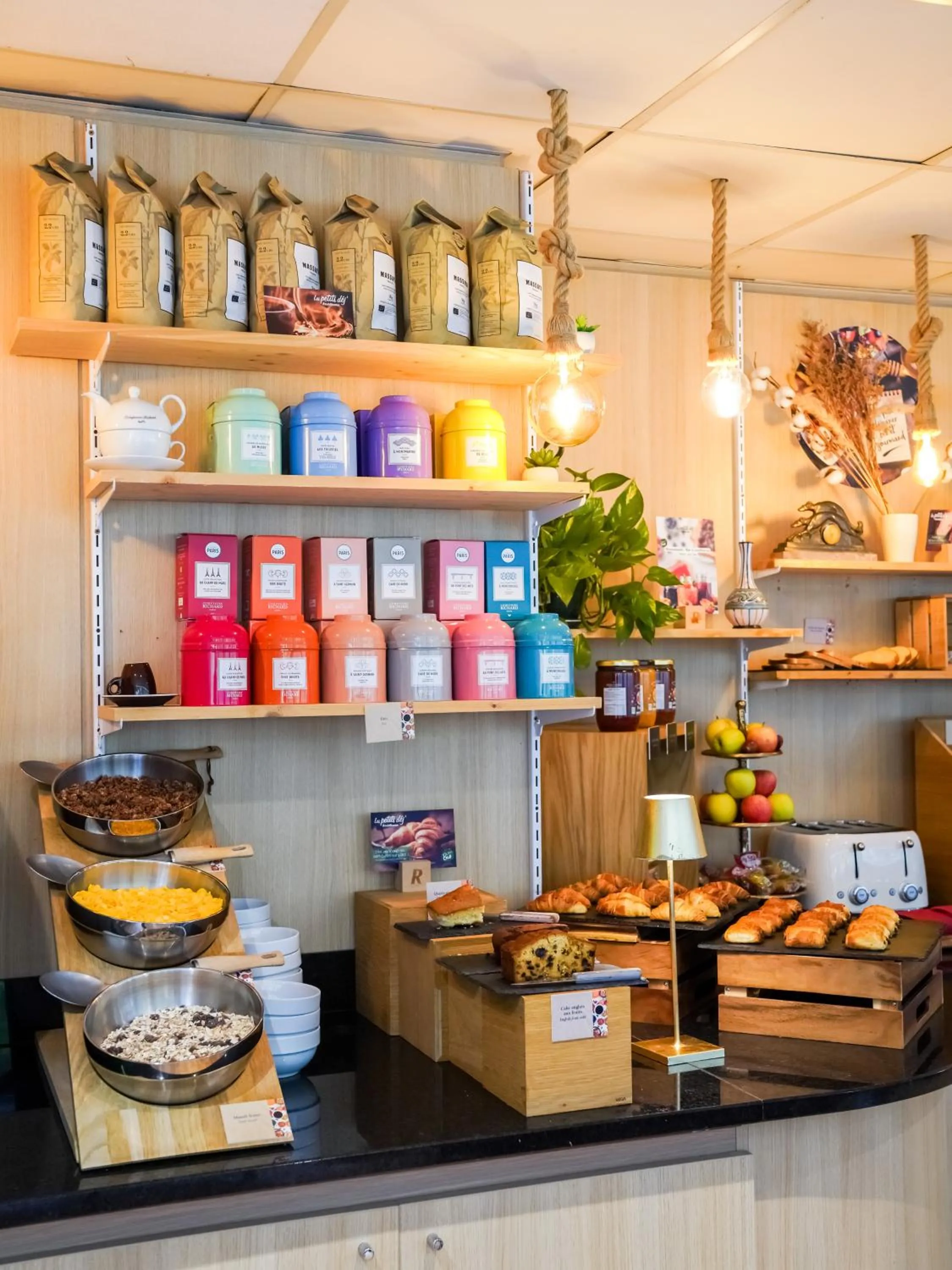 Breakfast in Residhome Paris Saclay " Bures sur Yvette "