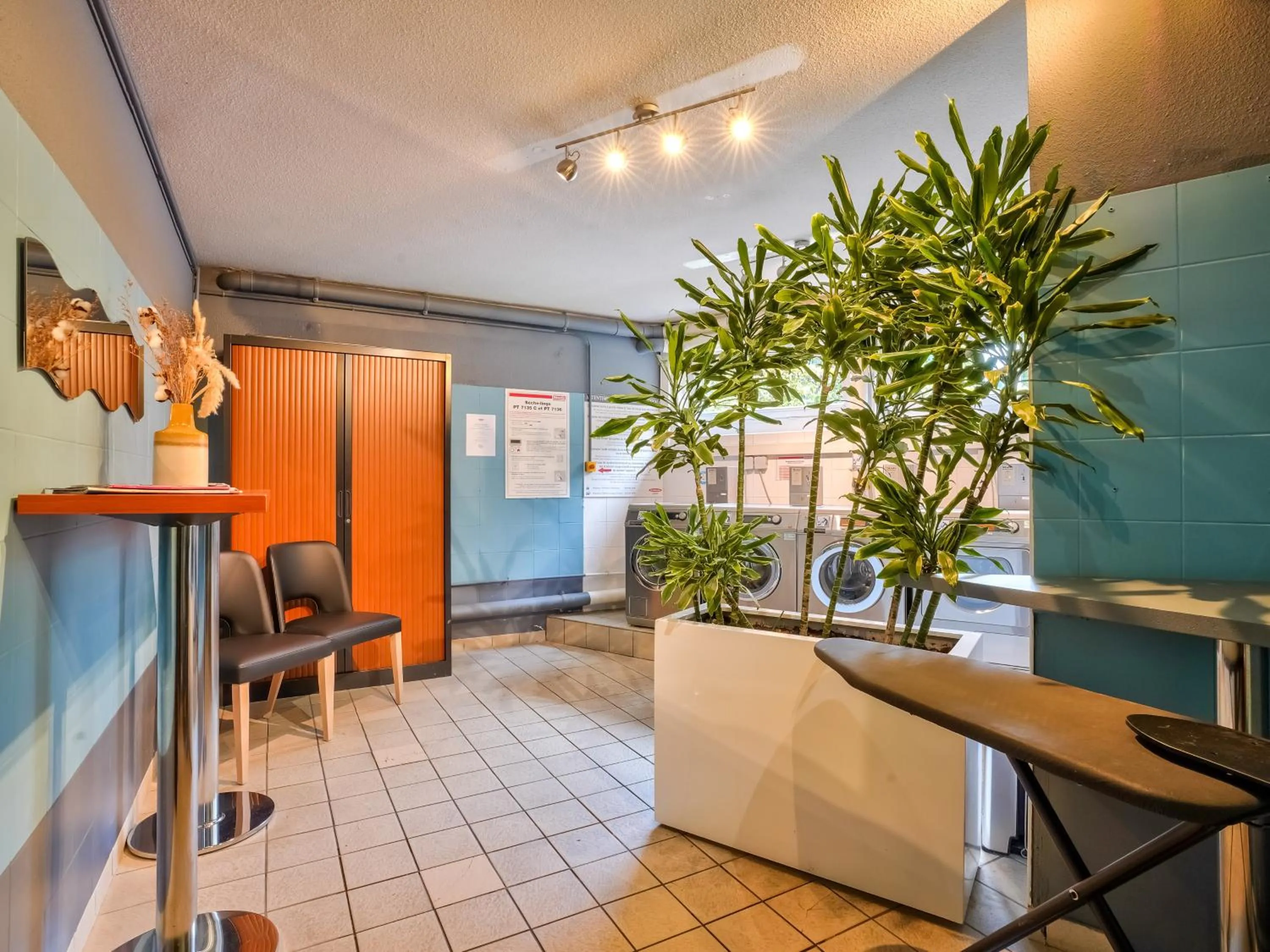 washing machine in Residhome Paris Saclay " Bures sur Yvette "