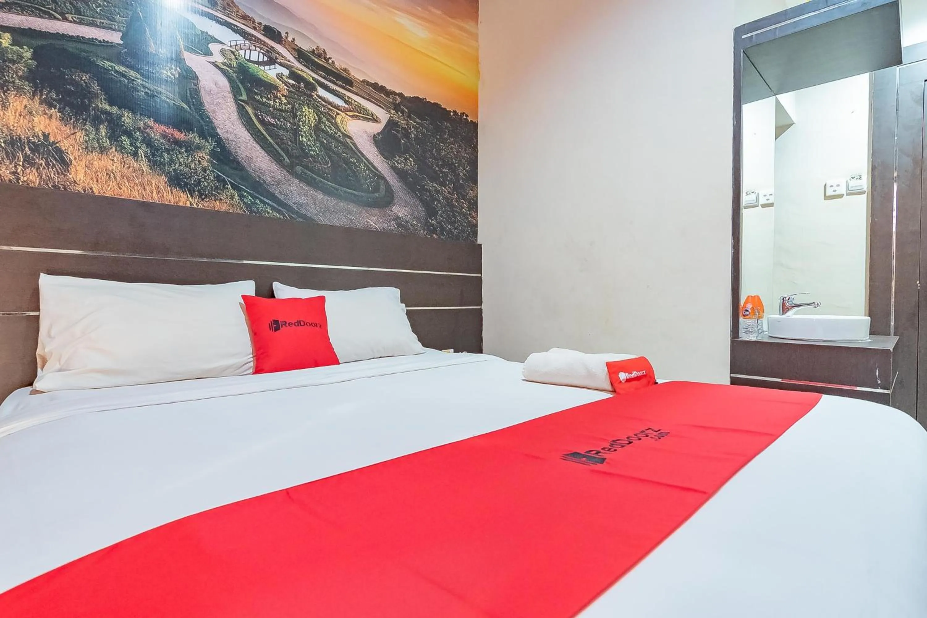 Bedroom, Bed in RedDoorz near Stadion Sanaman Mantikei