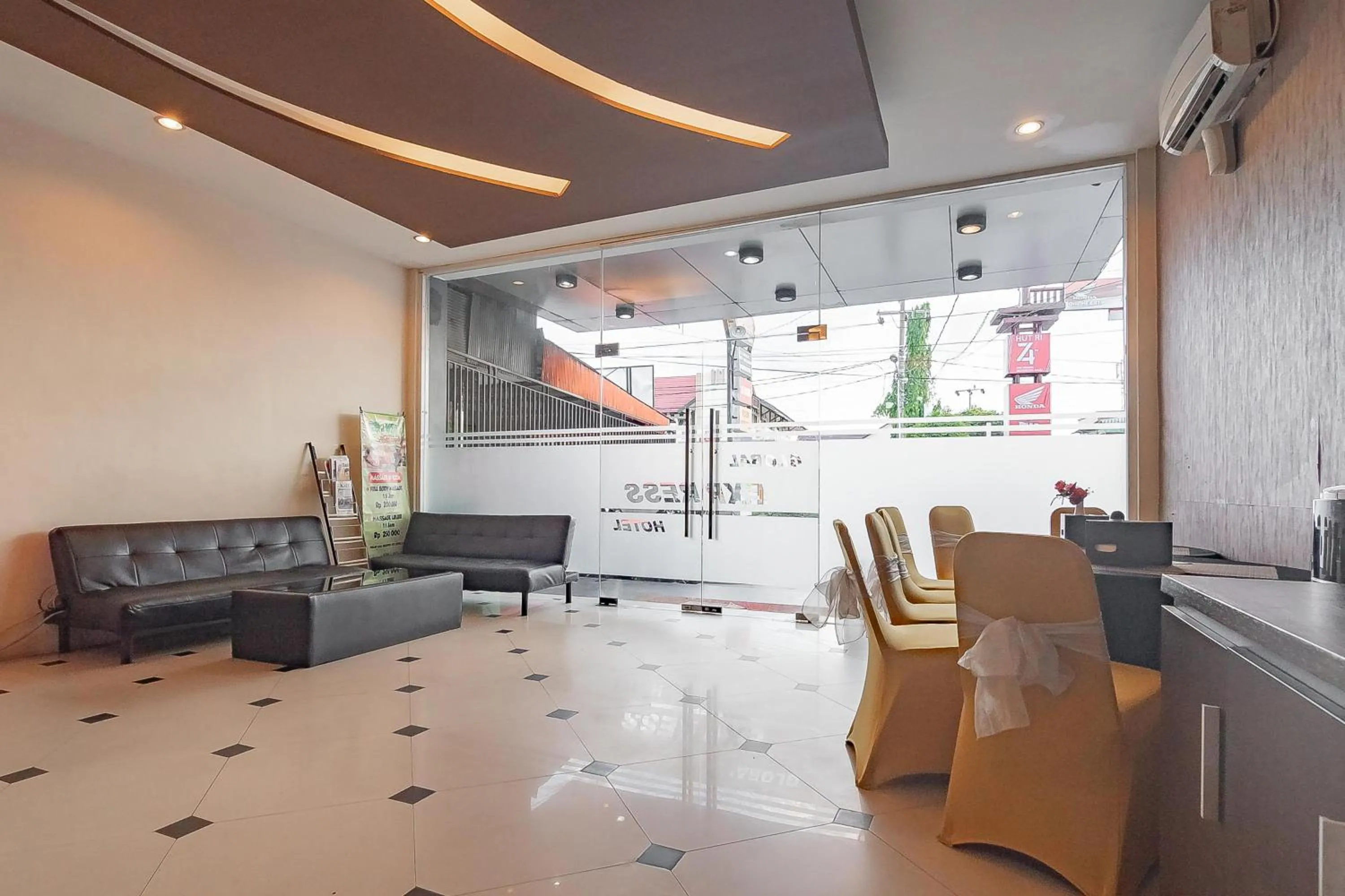 Seating area in RedDoorz near Stadion Sanaman Mantikei