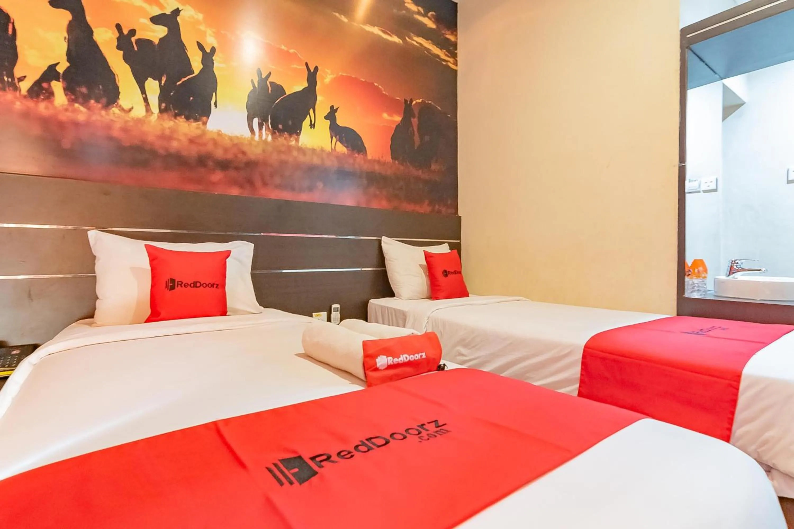 Bedroom, Bed in RedDoorz near Stadion Sanaman Mantikei