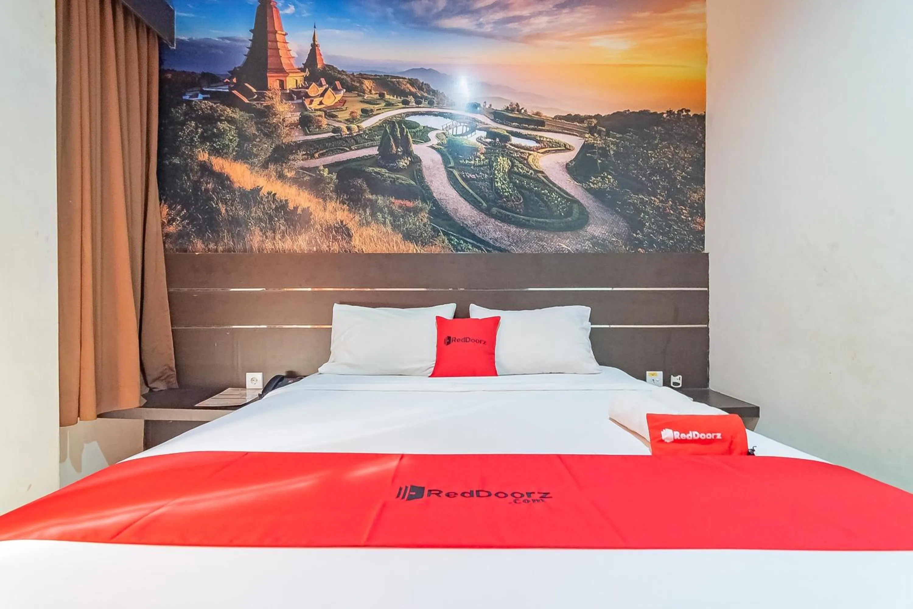 Bedroom, Bed in RedDoorz near Stadion Sanaman Mantikei