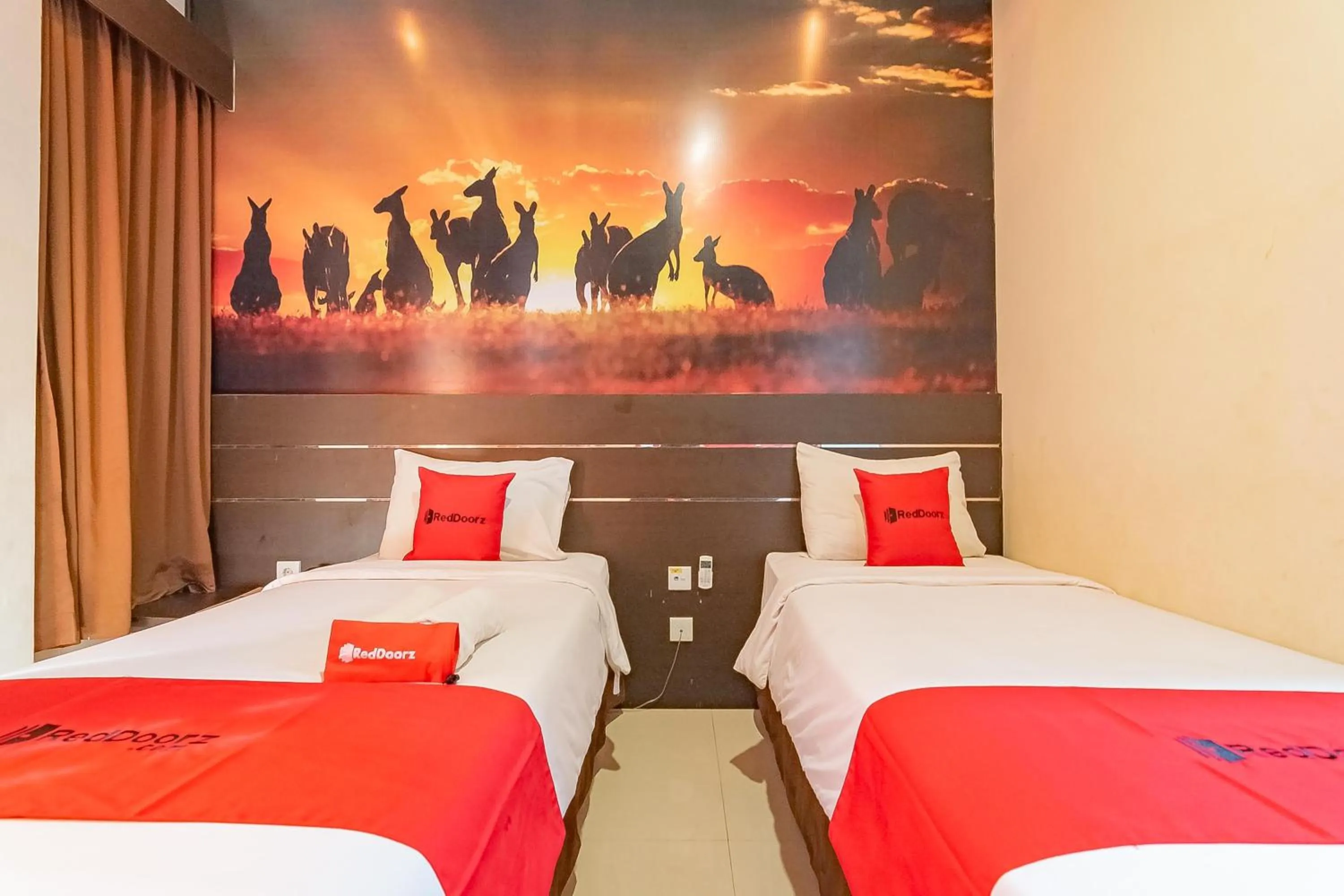 Bedroom, Bed in RedDoorz near Stadion Sanaman Mantikei