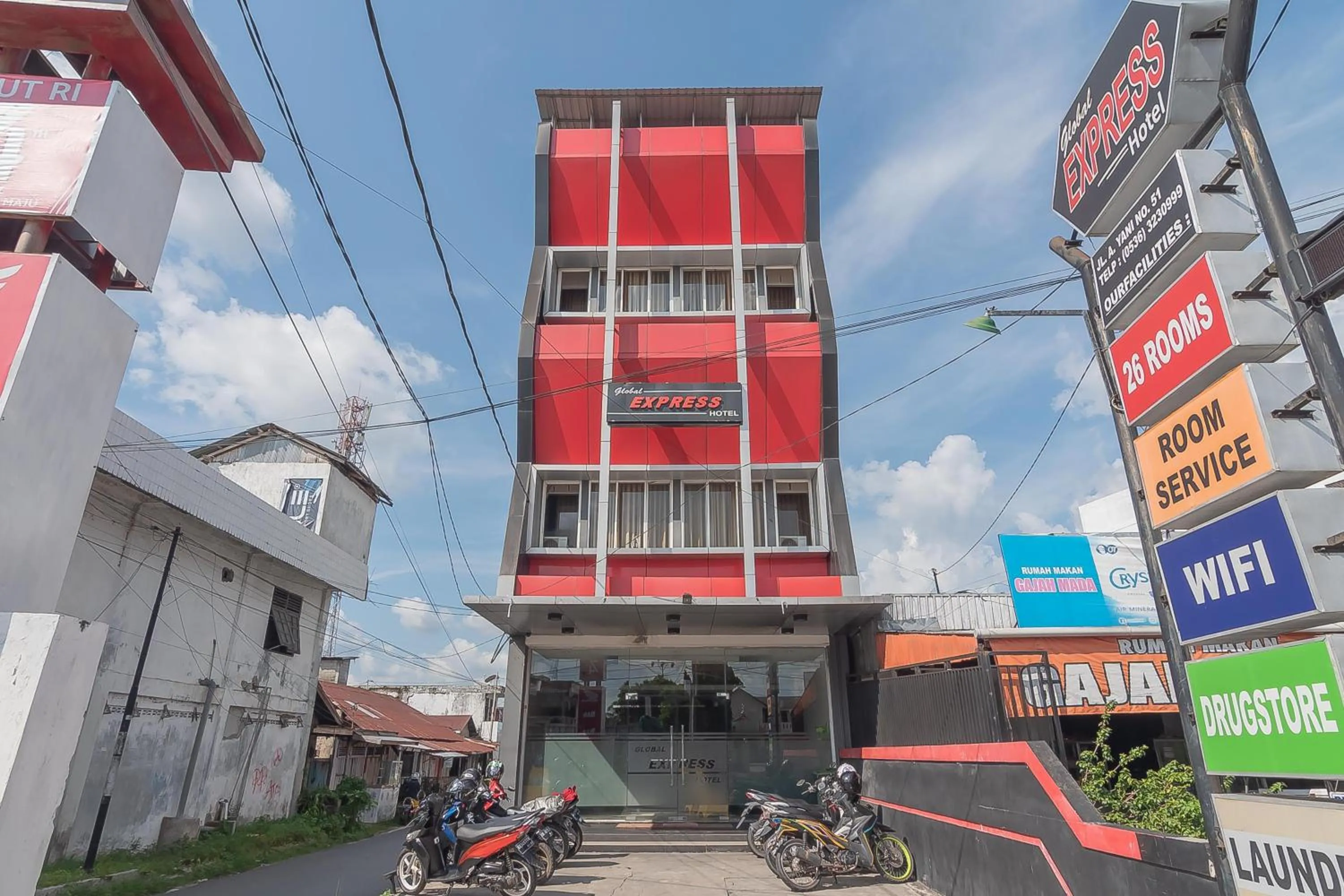 Property building in RedDoorz near Stadion Sanaman Mantikei