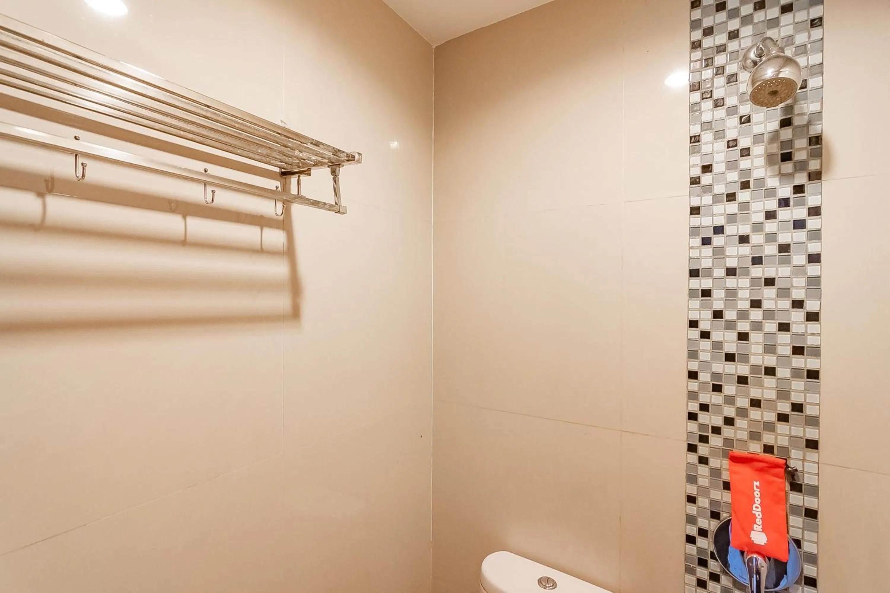 Bathroom in RedDoorz near Stadion Sanaman Mantikei