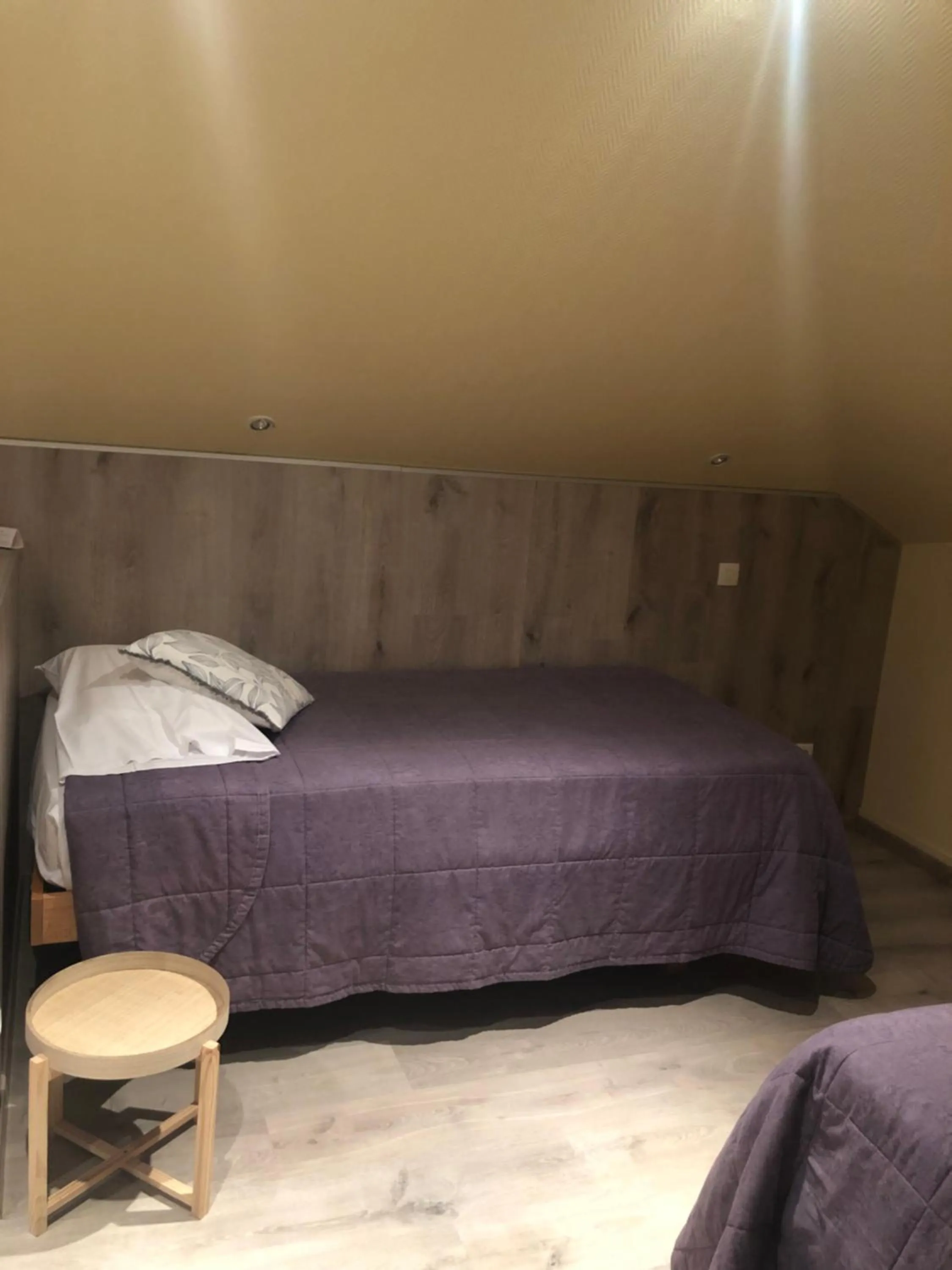 Bed in Hotel & Restaurant Le Cardinal