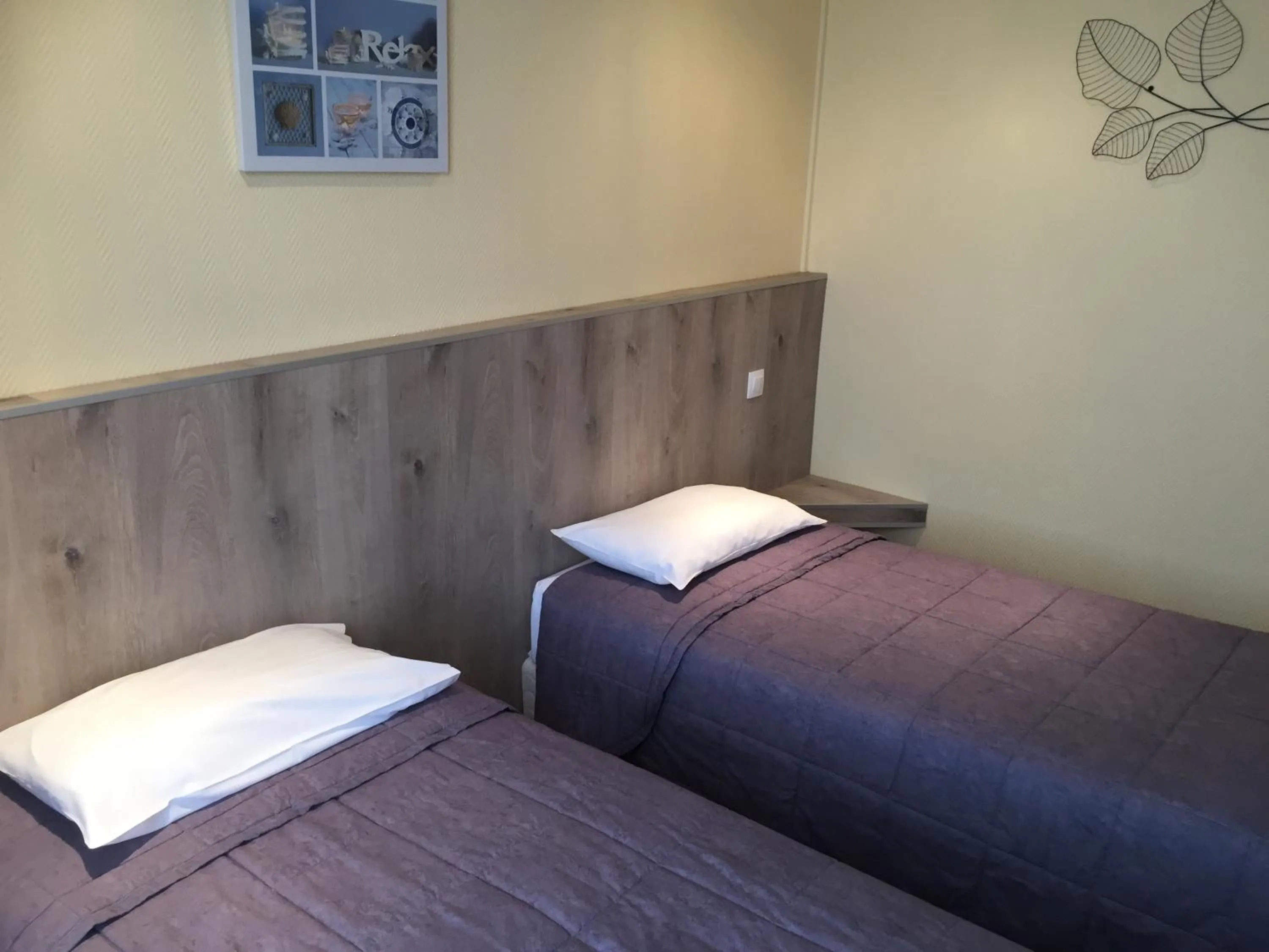 Bed in Hotel & Restaurant Le Cardinal