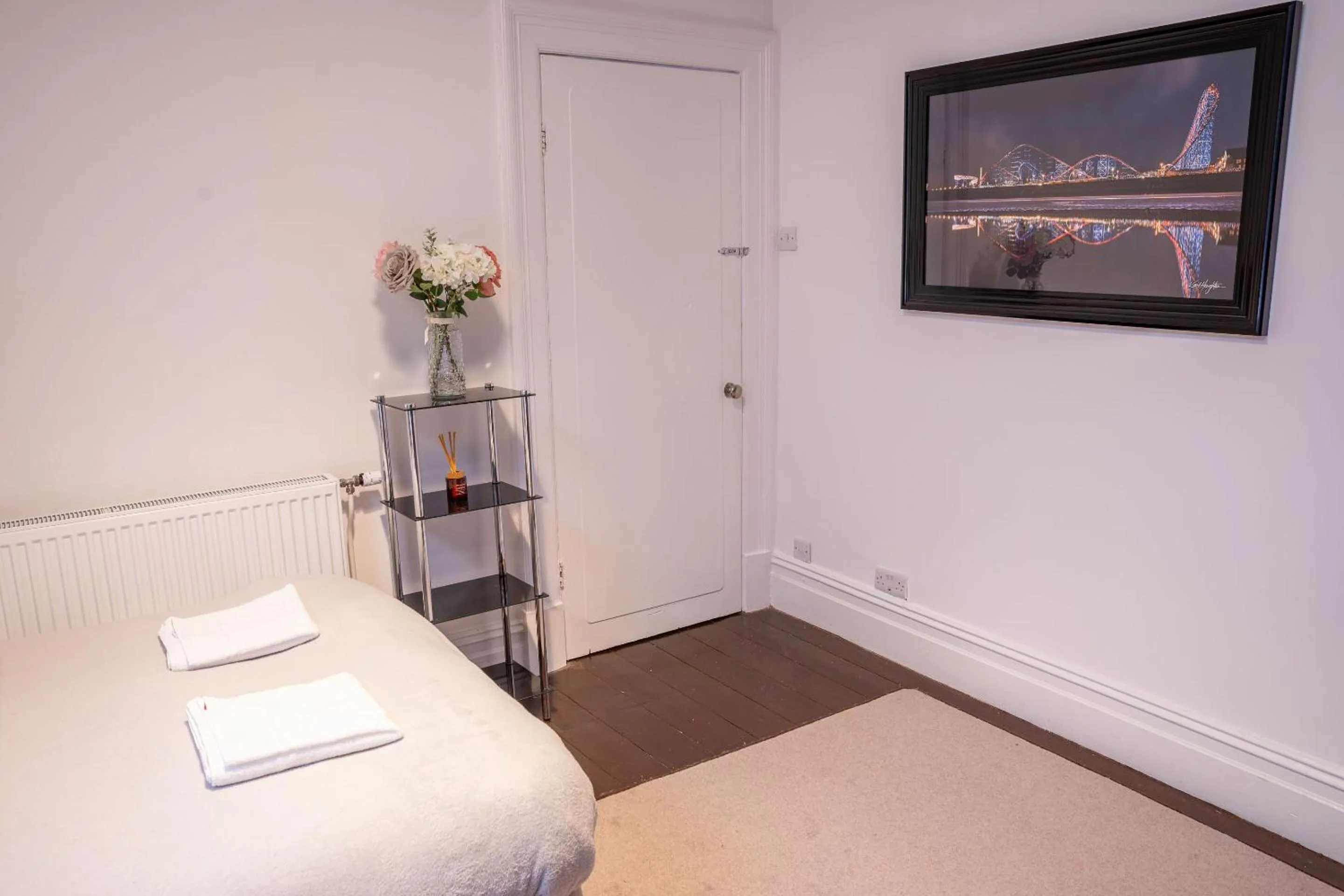 Bedroom, Bed in Sapphire House By Sasco