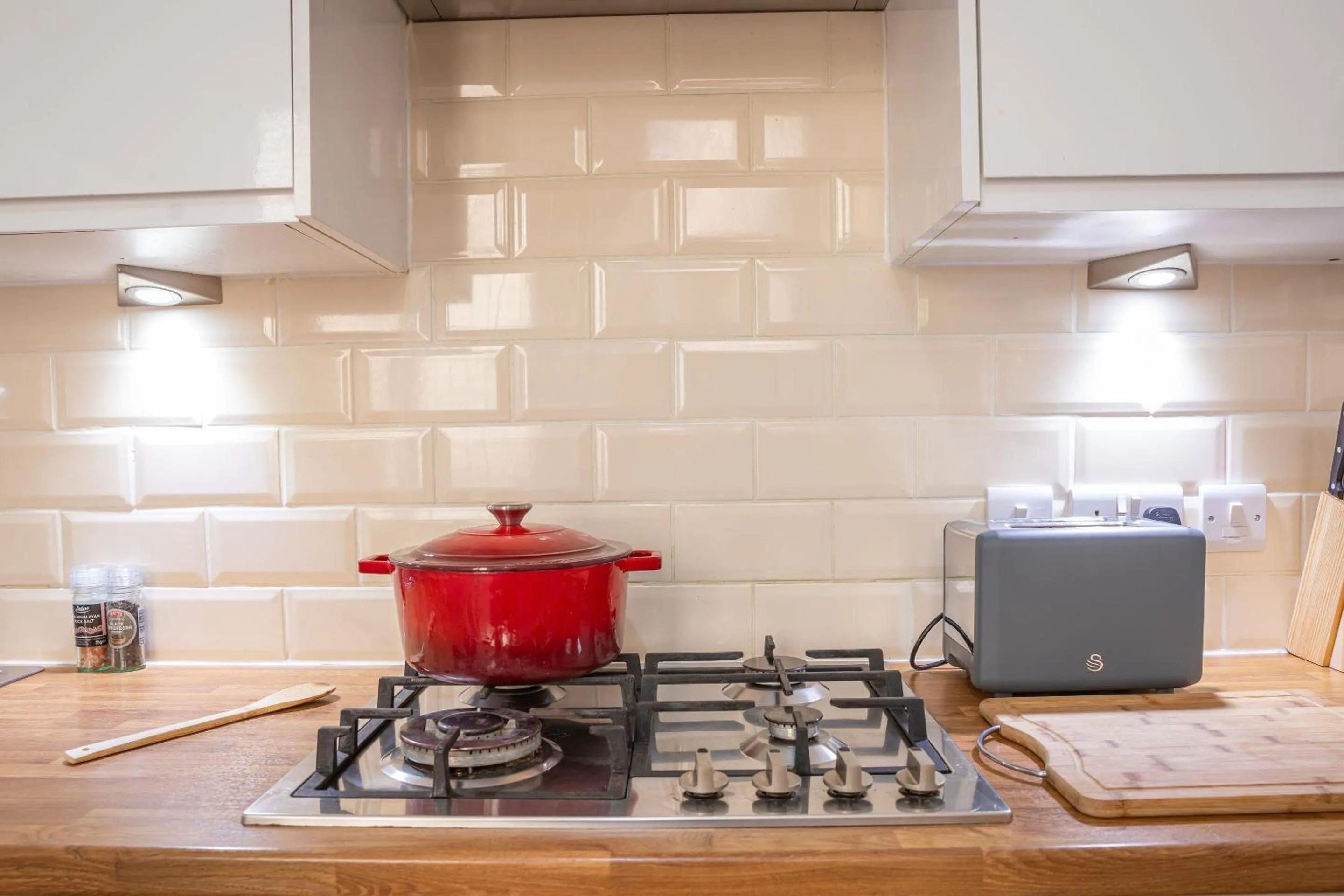 Kitchen or kitchenette in Sapphire House By Sasco