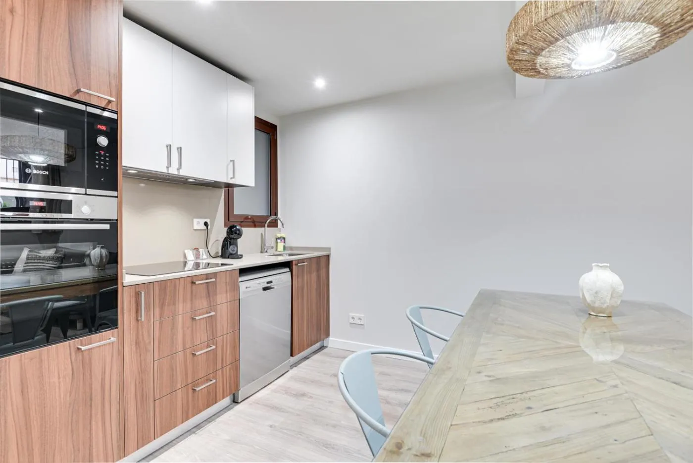 Kitchen or kitchenette in LucasLand Apartments Barcelona