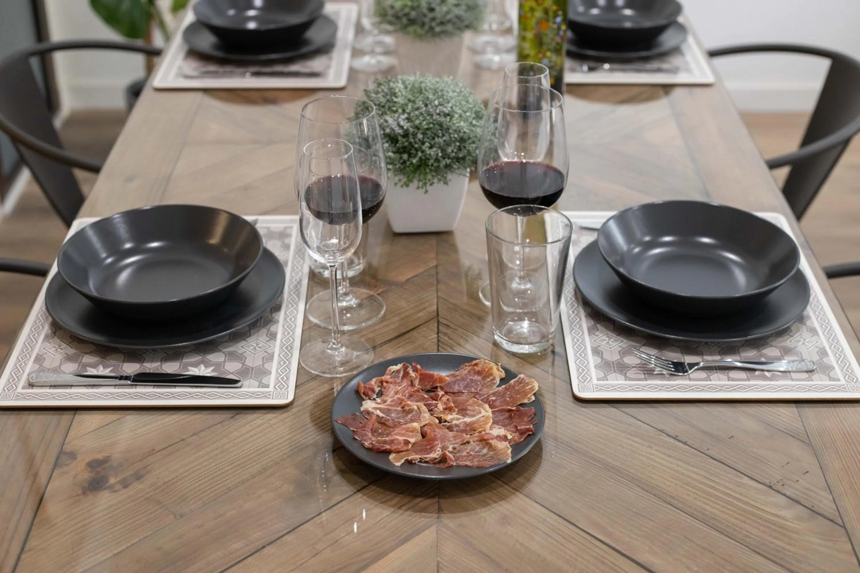 Food and drinks in LucasLand Apartments Barcelona