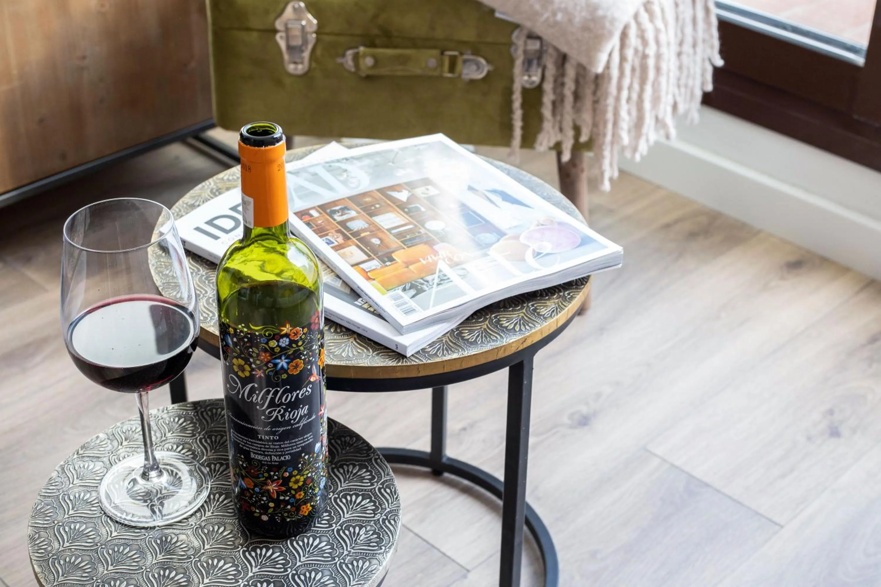 Drinks in LucasLand Apartments Barcelona