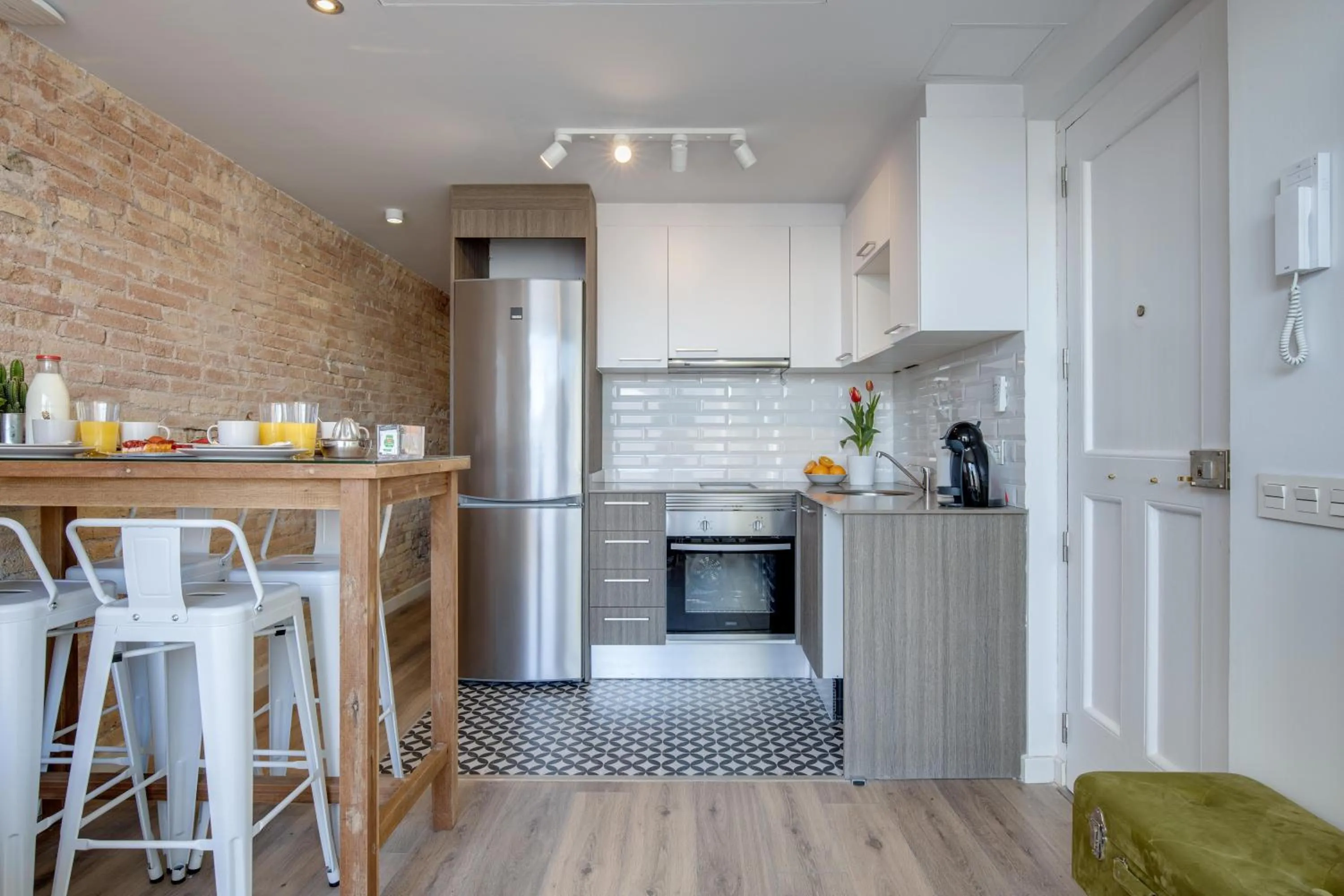 Kitchen or kitchenette in LucasLand Apartments Barcelona