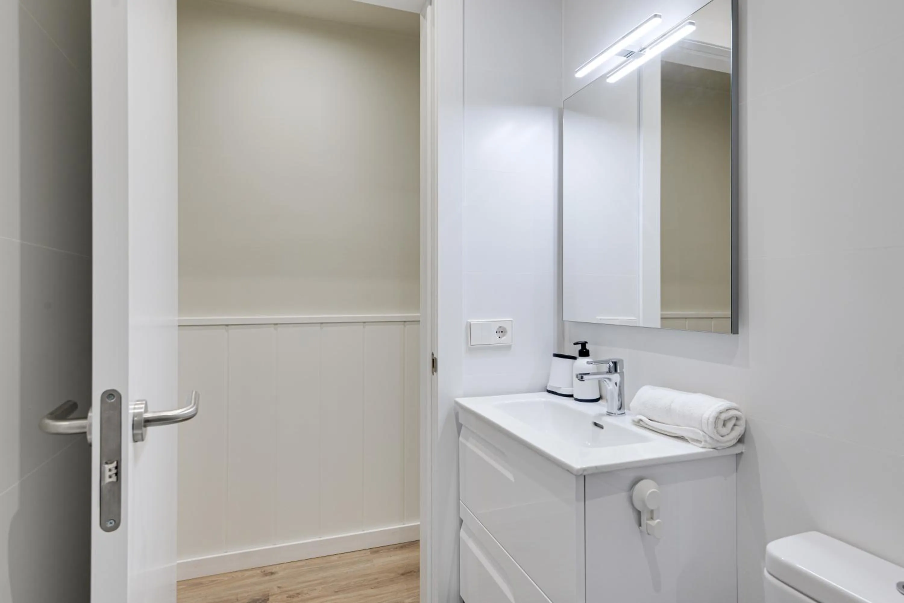 Bathroom in LucasLand Apartments Barcelona