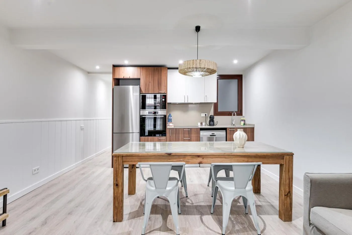 Kitchen or kitchenette in LucasLand Apartments Barcelona