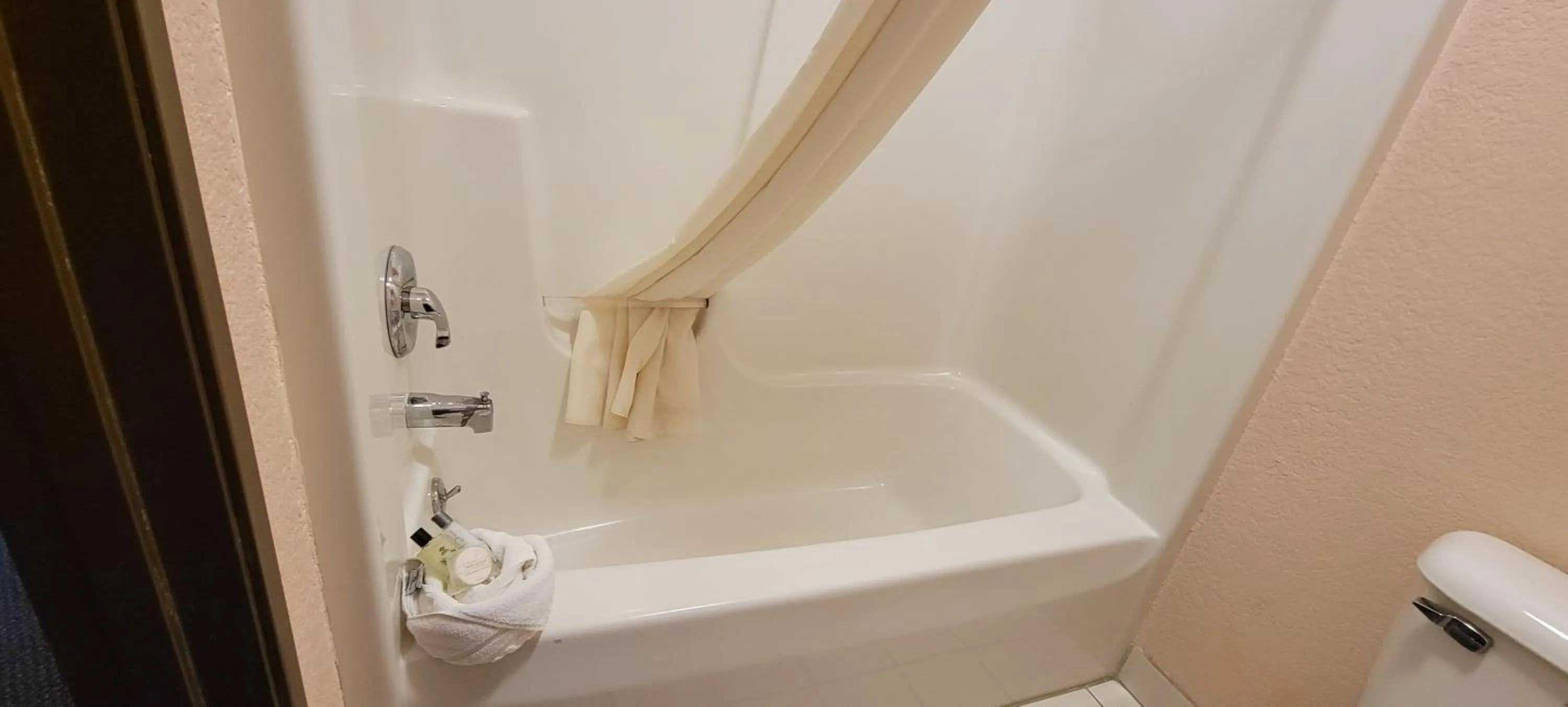 Bathroom in Mackinaw Budget Inn