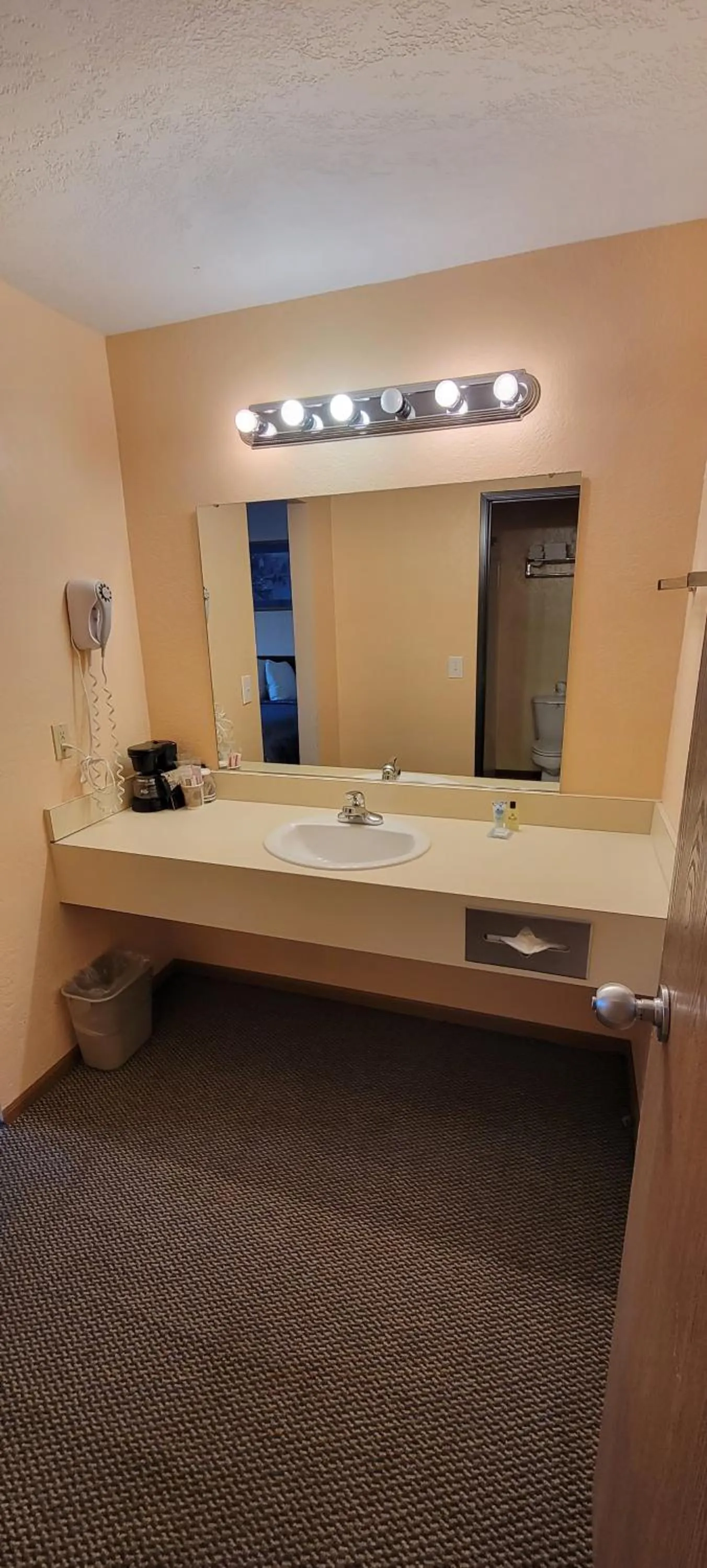 Coffee/tea facilities in Mackinaw Budget Inn