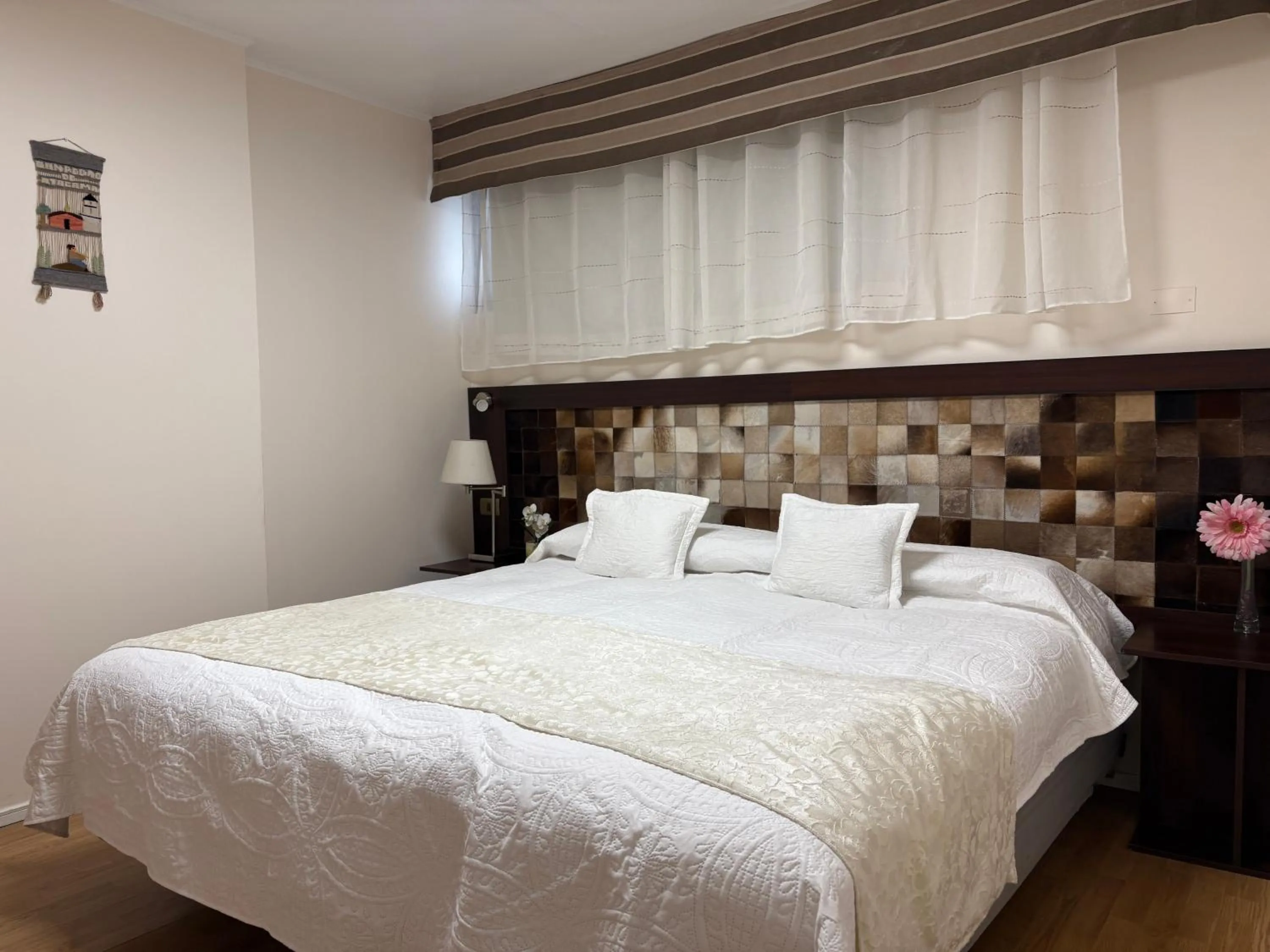 Photo of the whole room, Bed in Atankalama