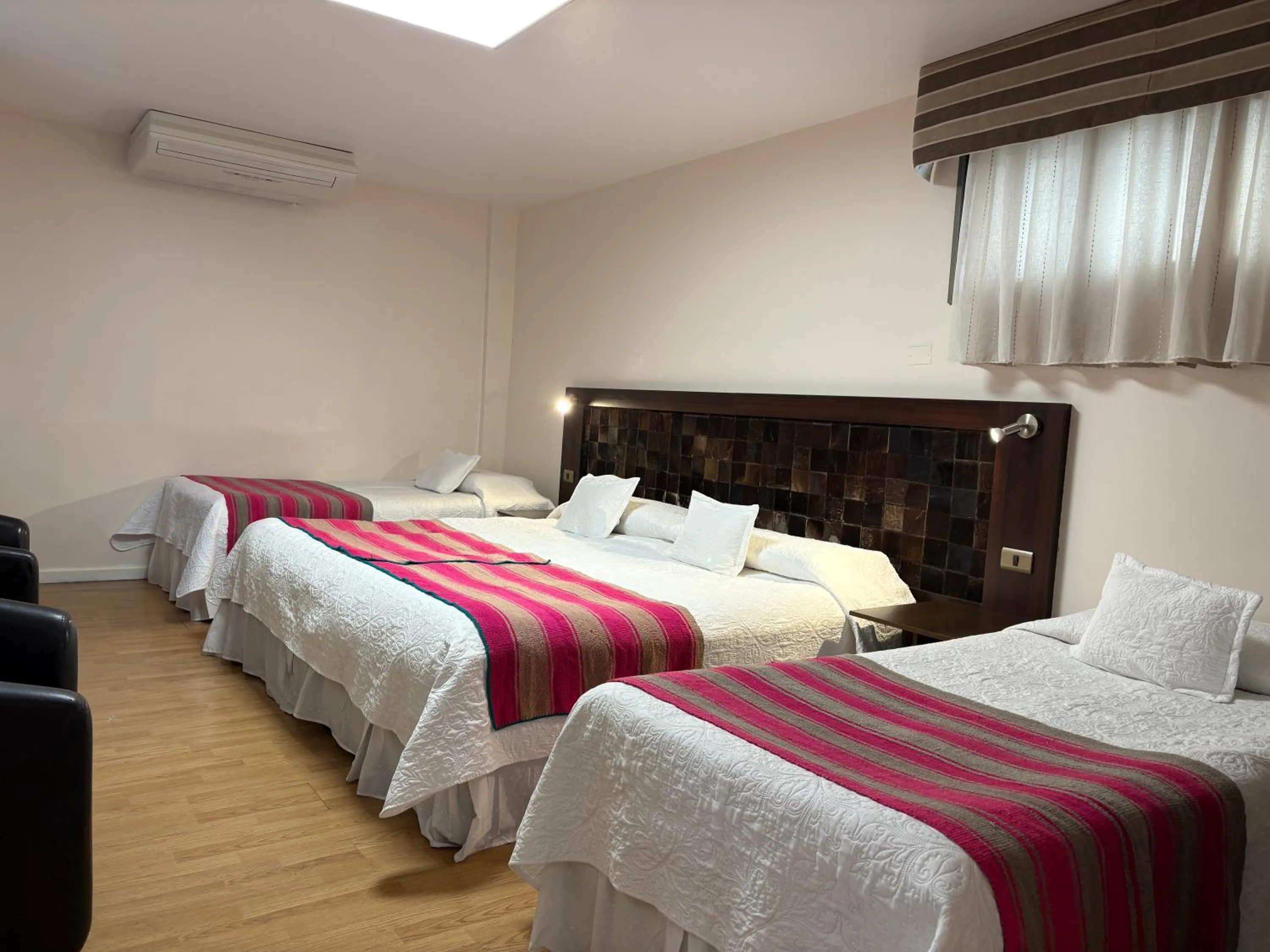 Photo of the whole room, Bed in Atankalama