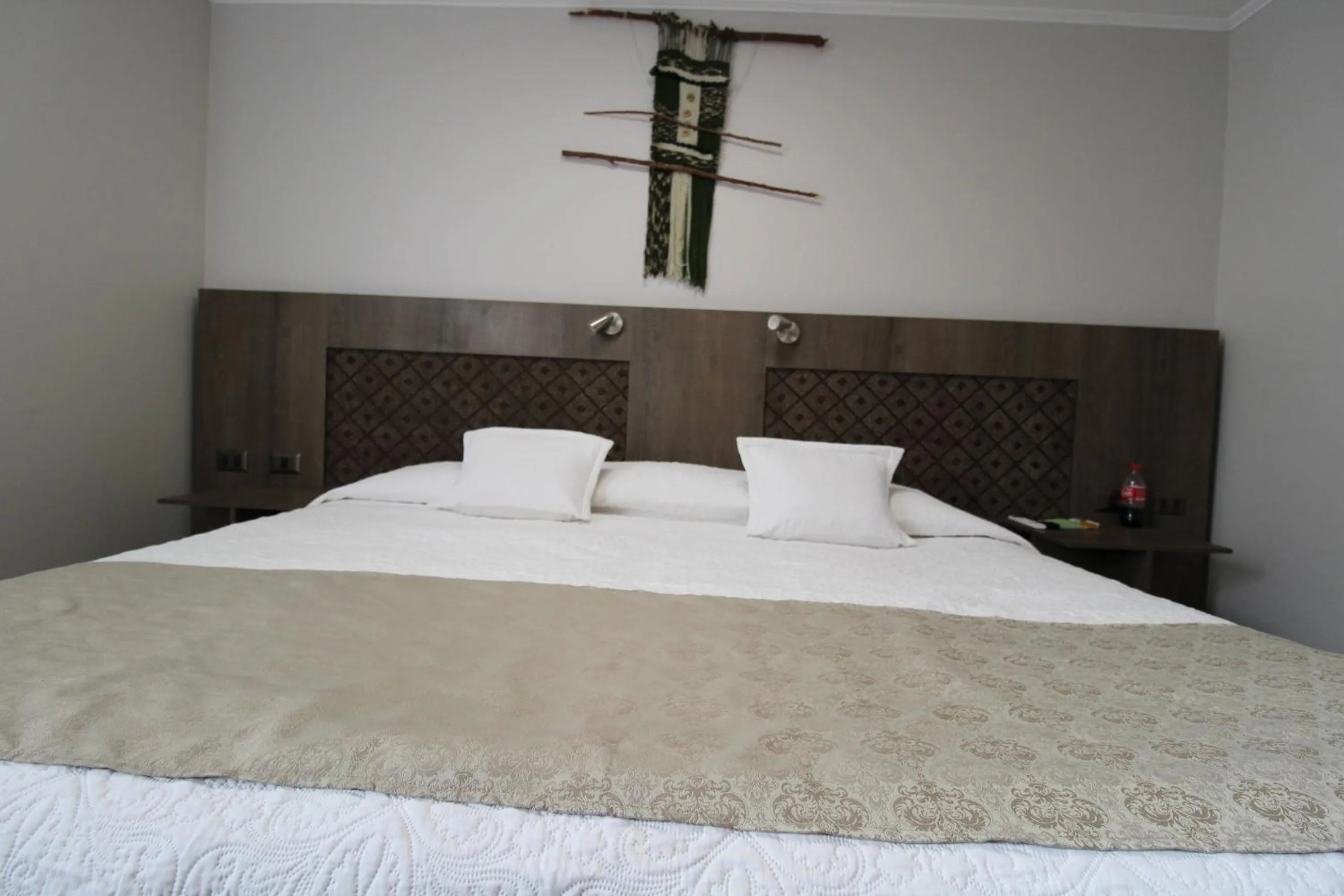 Bedroom, Bed in Atankalama