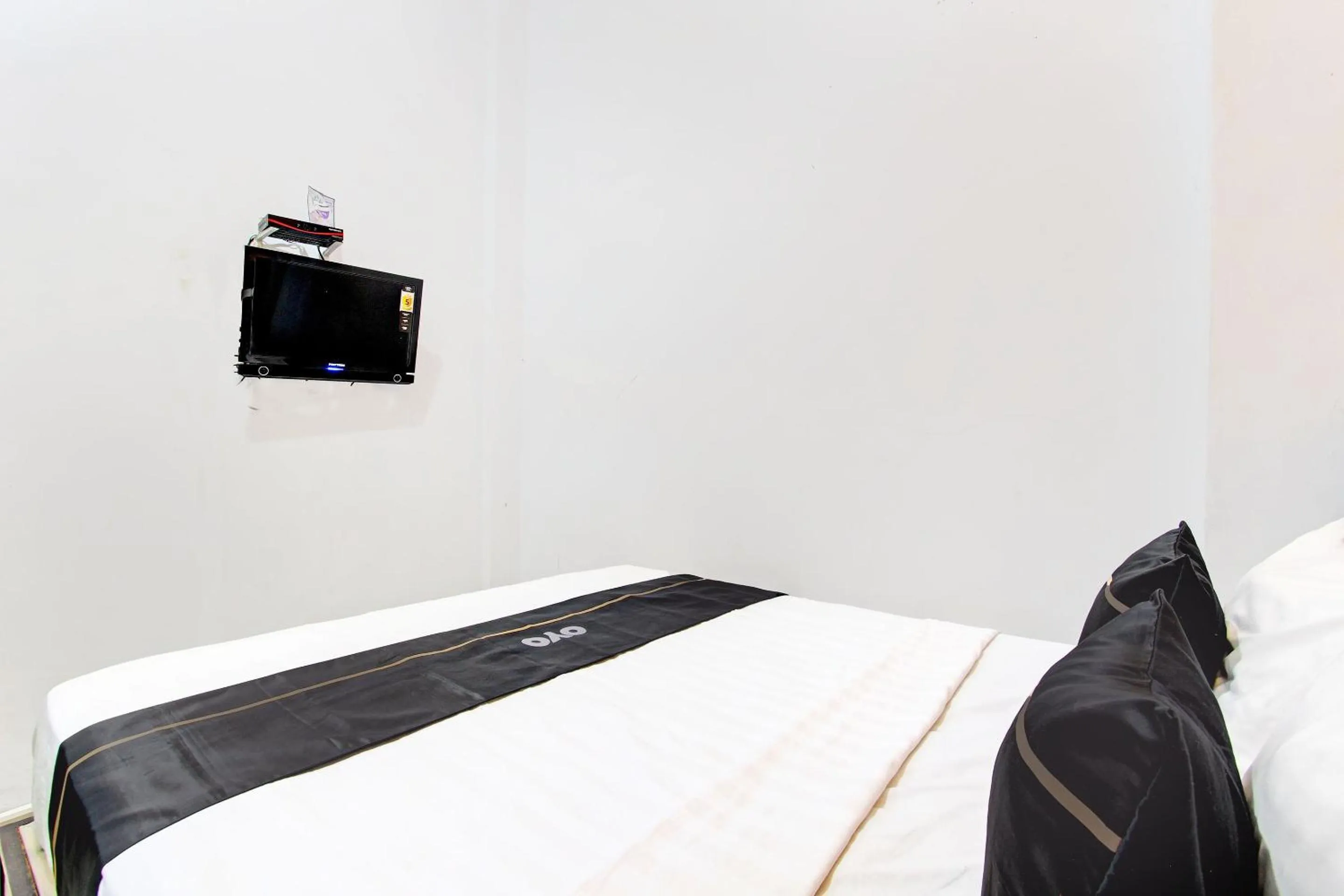 Bedroom, Bed in Capital O 92929 Hotel New Tirta Kencana Syariah