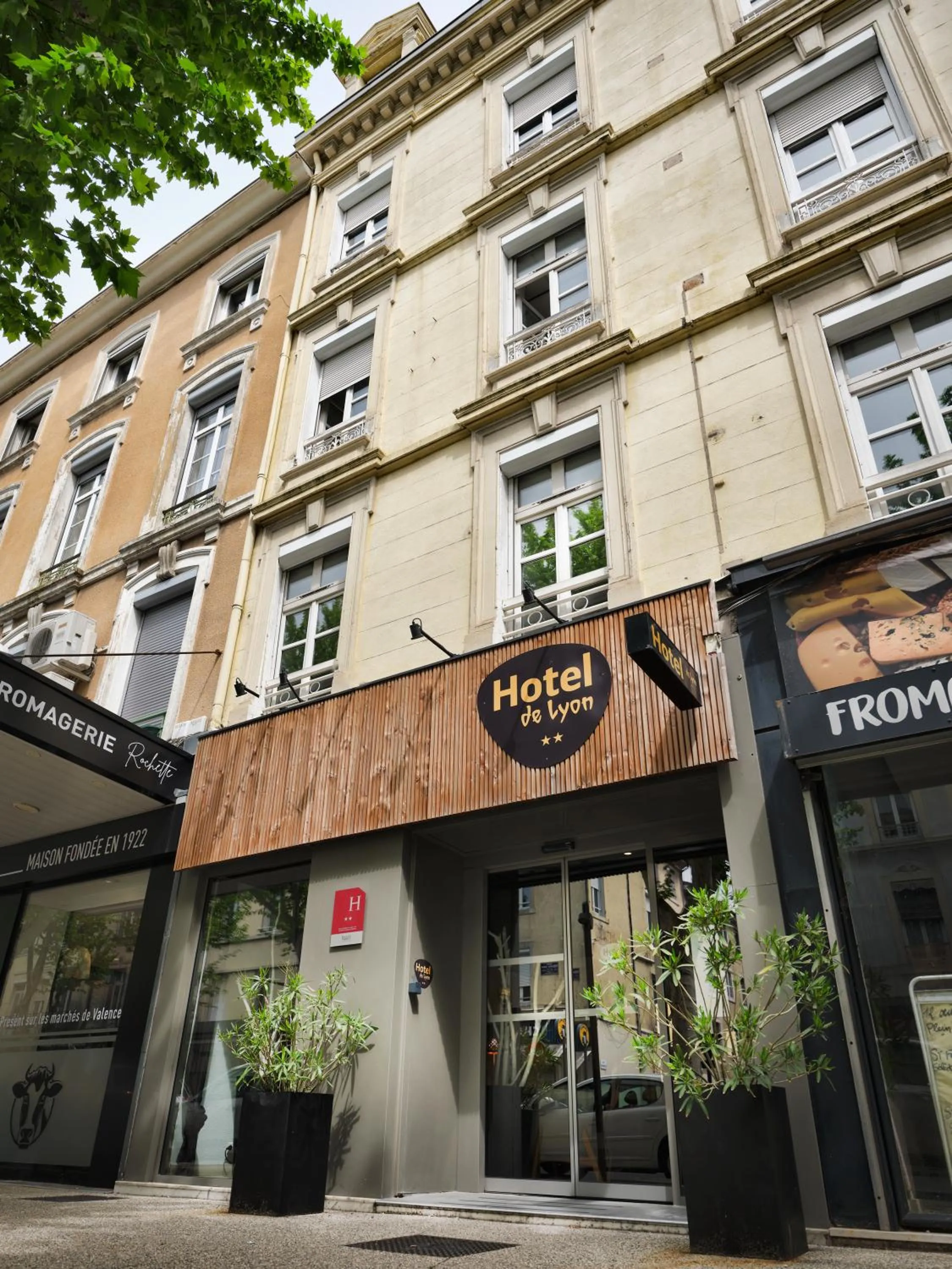 Property building in Hôtel de Lyon