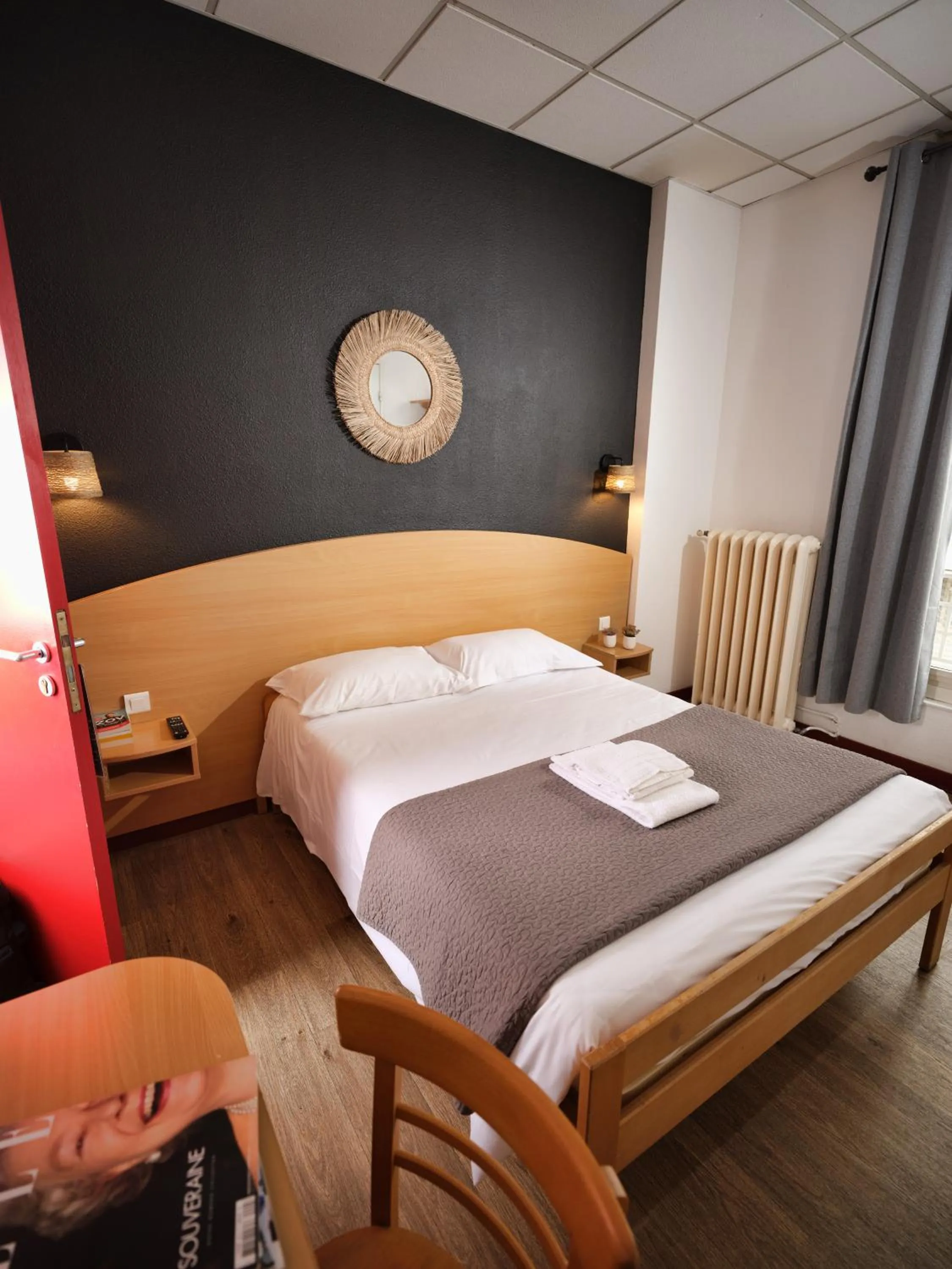 Bed in Hôtel de Lyon