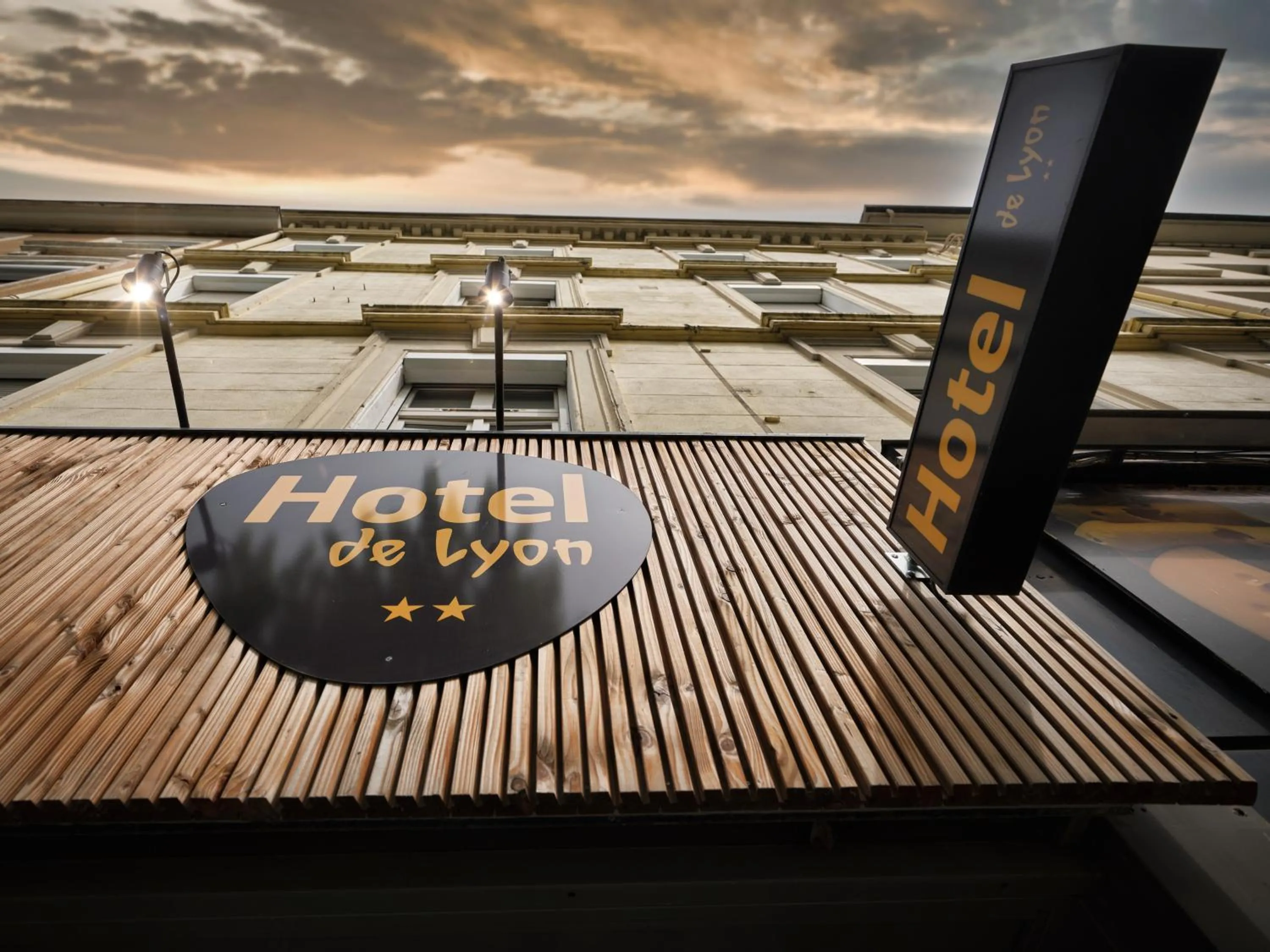 Property logo or sign in Hôtel de Lyon