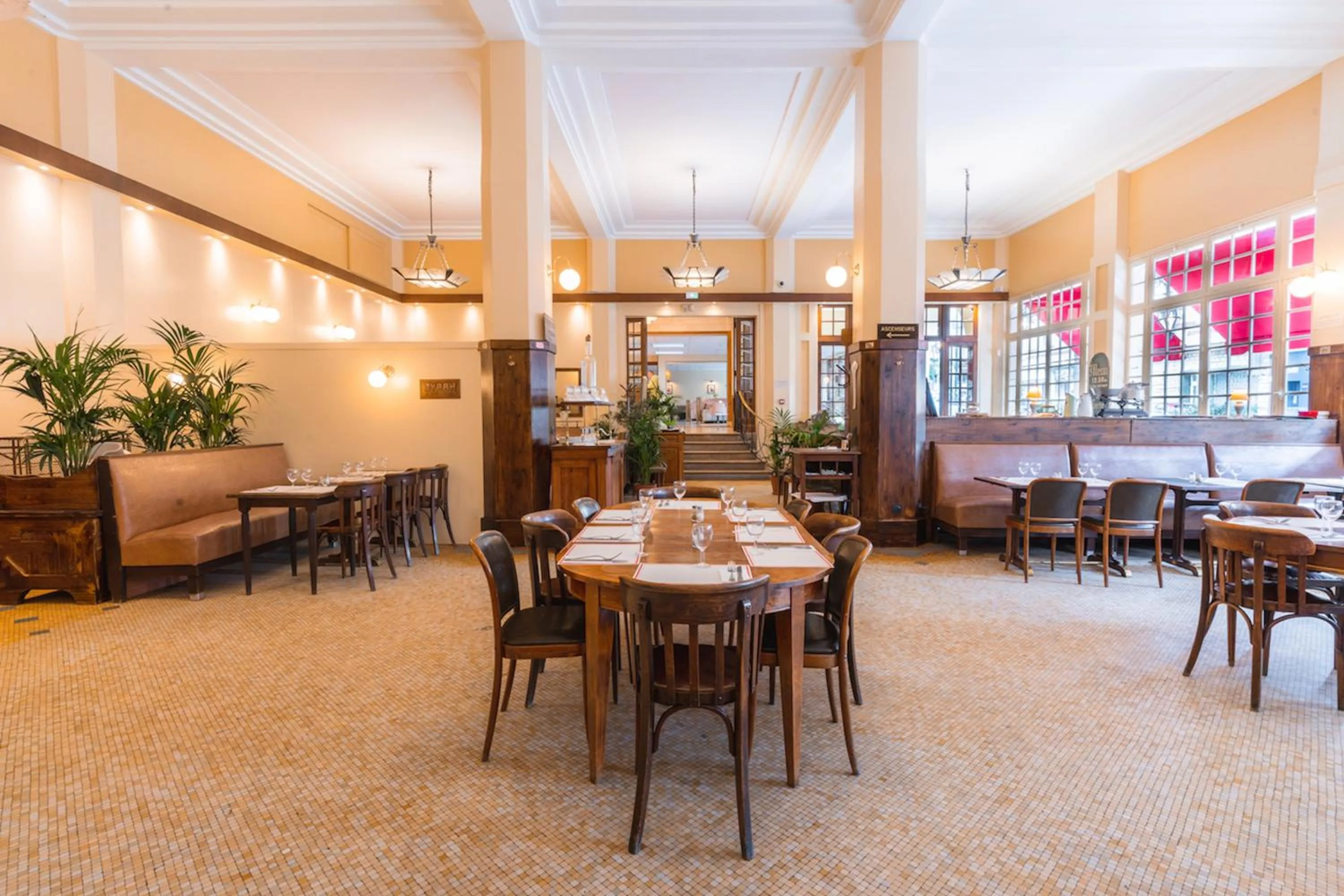 Restaurant/places to eat in Grand Hôtel de L'Espérance