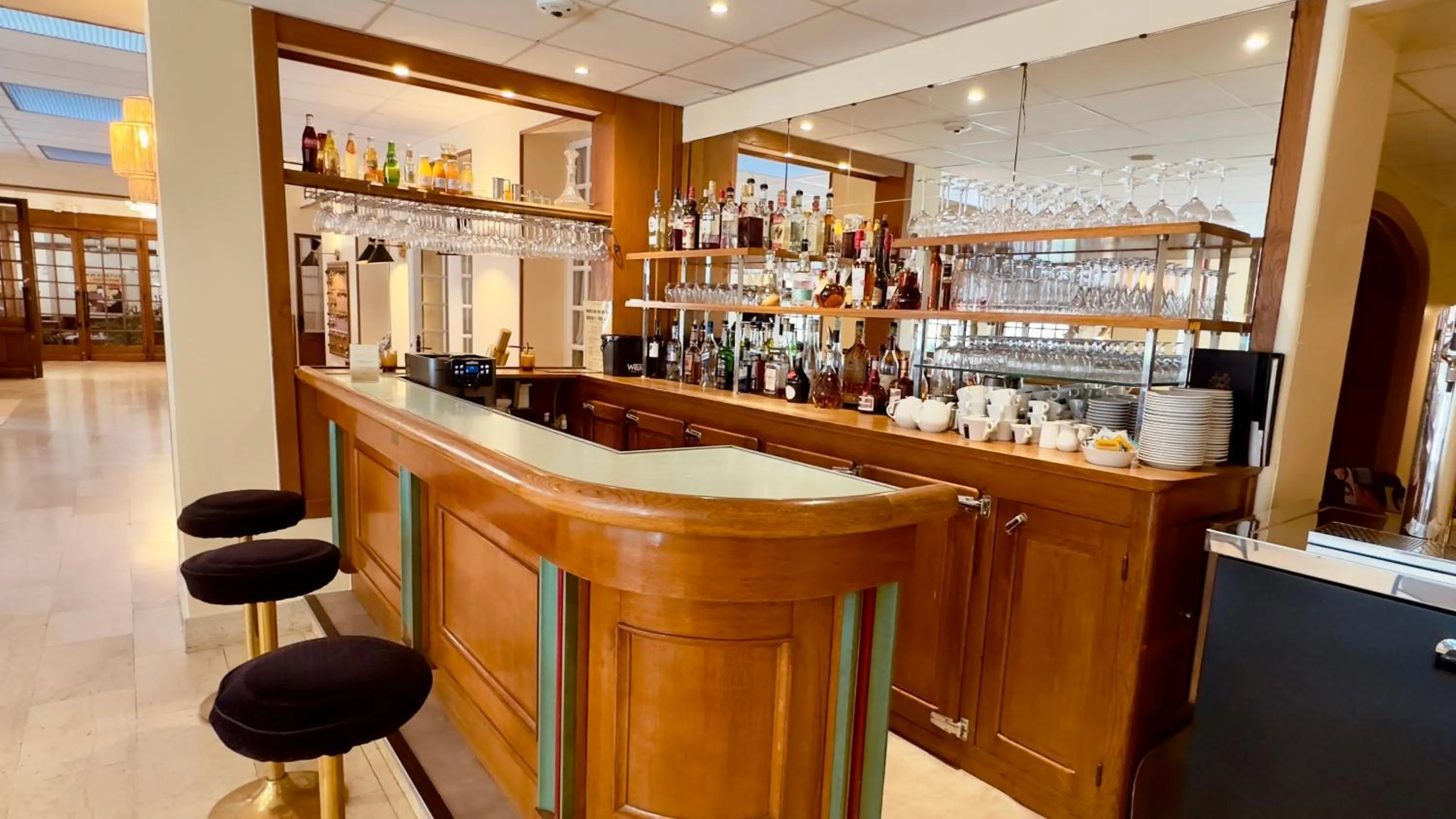 Lounge or bar in Grand Hôtel de L'Espérance