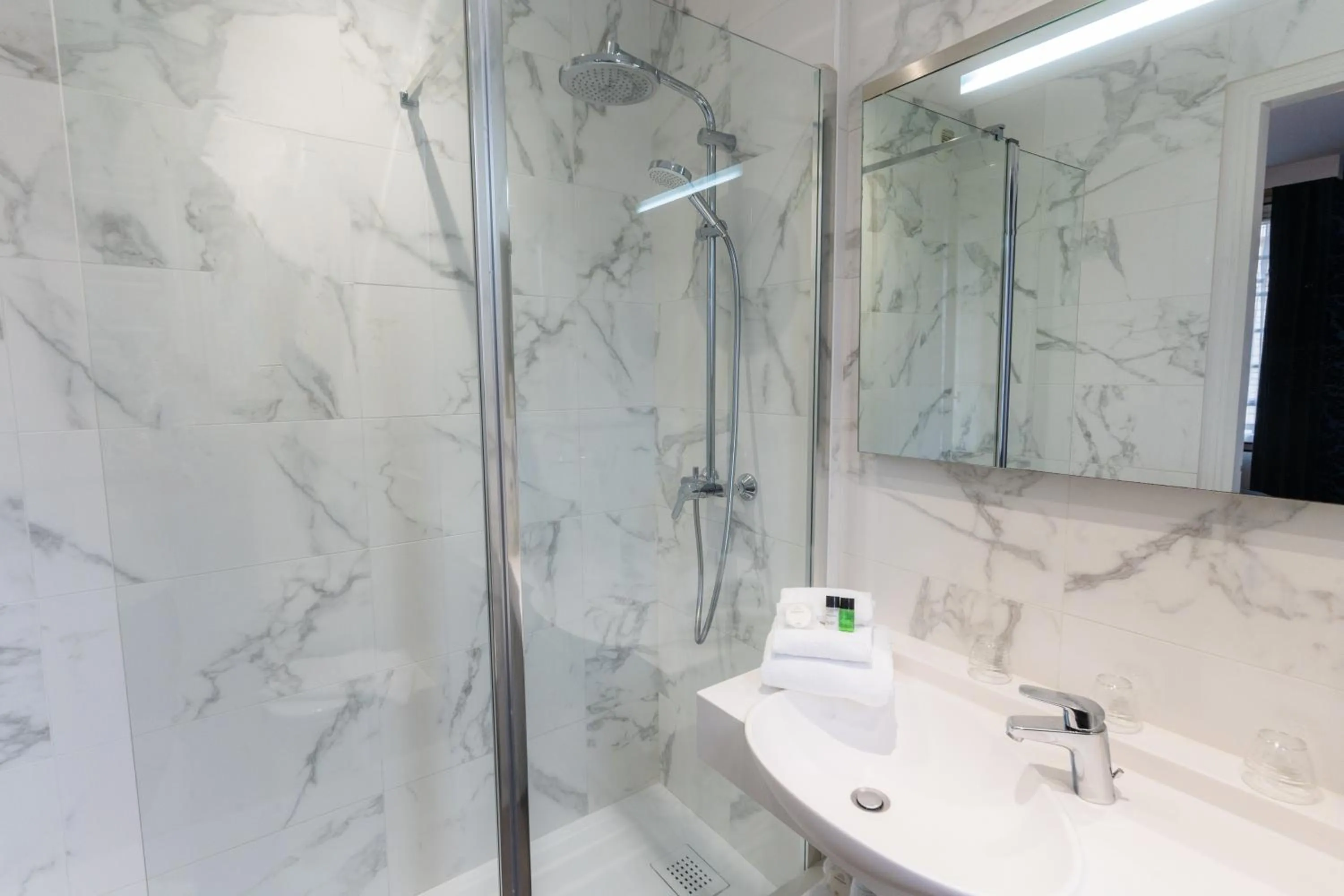 Bathroom in Grand Hôtel de L'Espérance