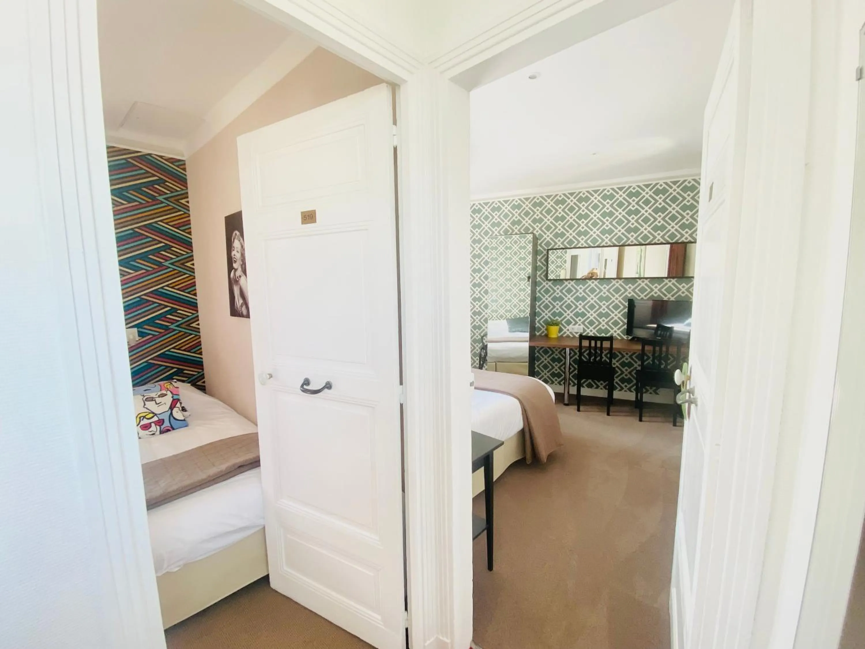 Photo of the whole room, Bed in Grand Hôtel de L'Espérance