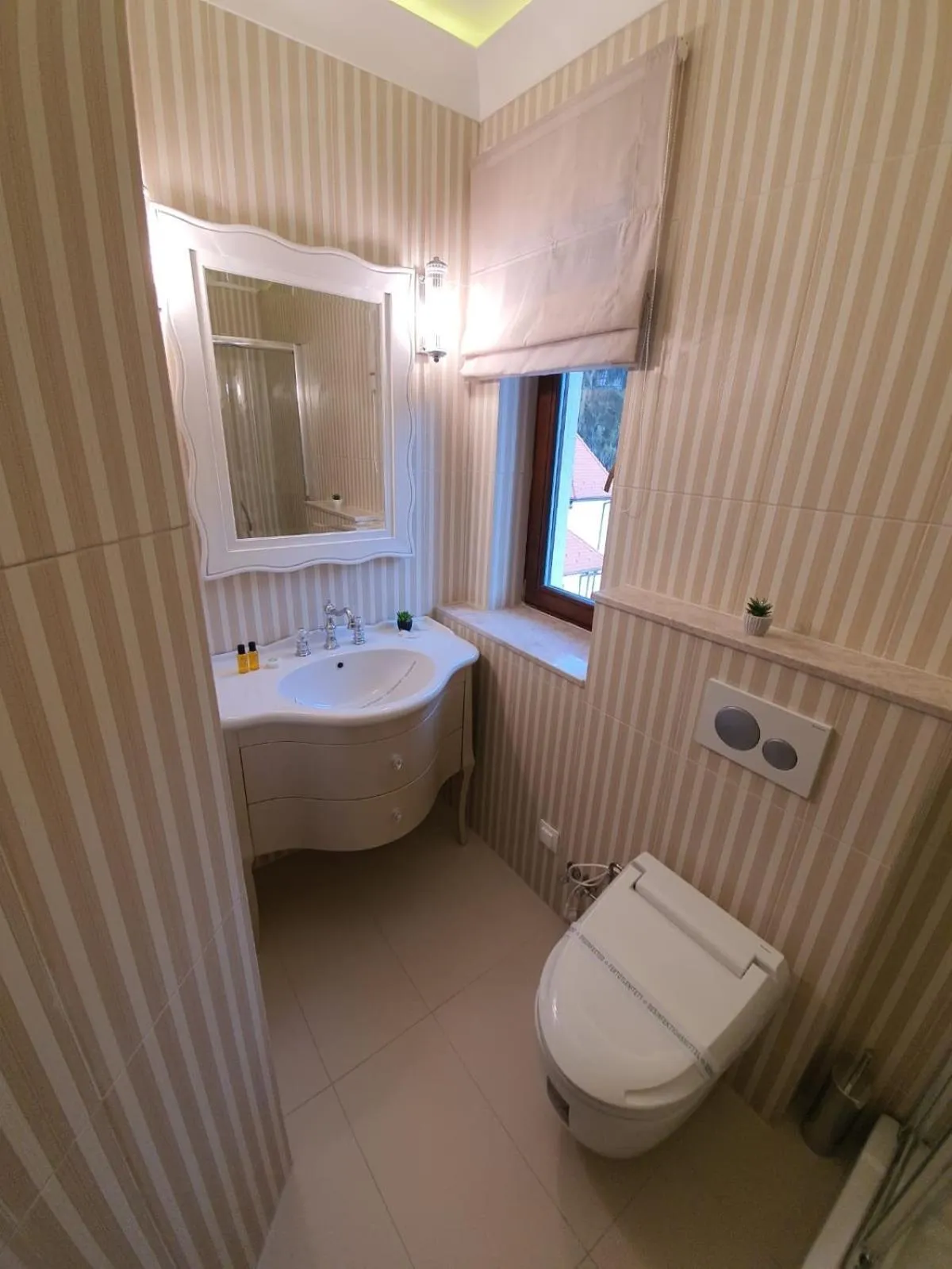 Toilet in Expecto Apartments