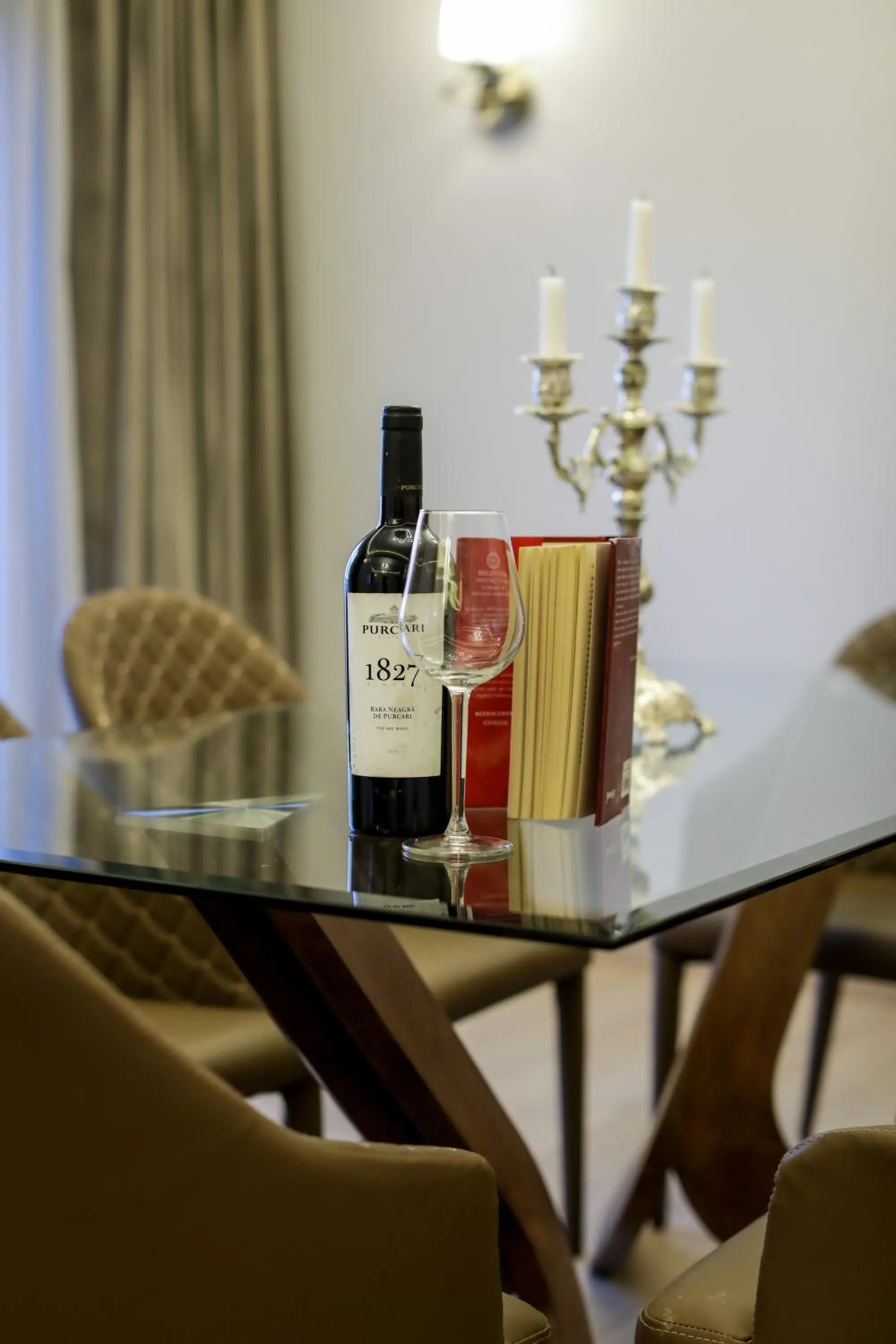 Decorative detail in Expecto Apartments