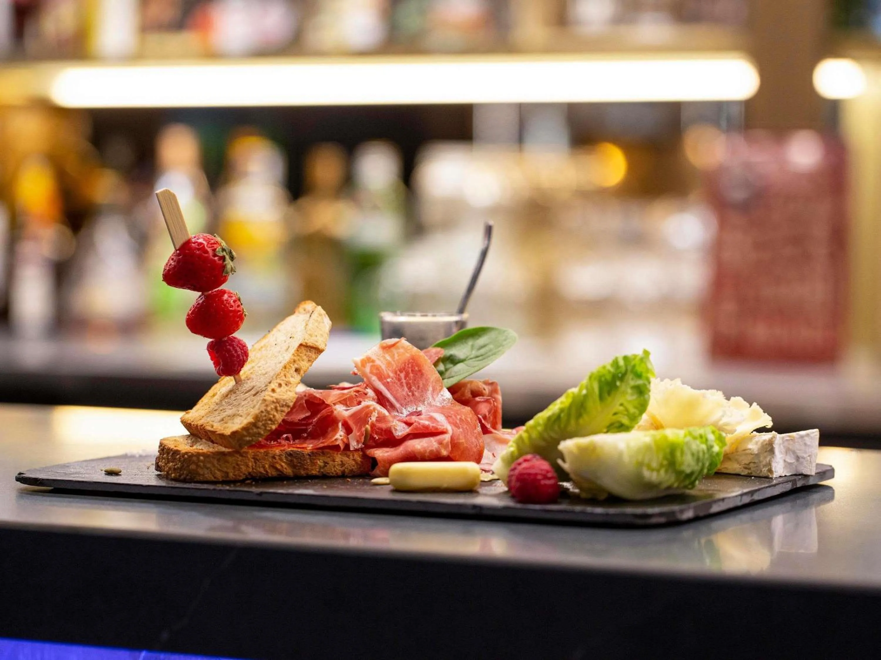 Lounge or bar in Mercure Bordeaux Centre Ville