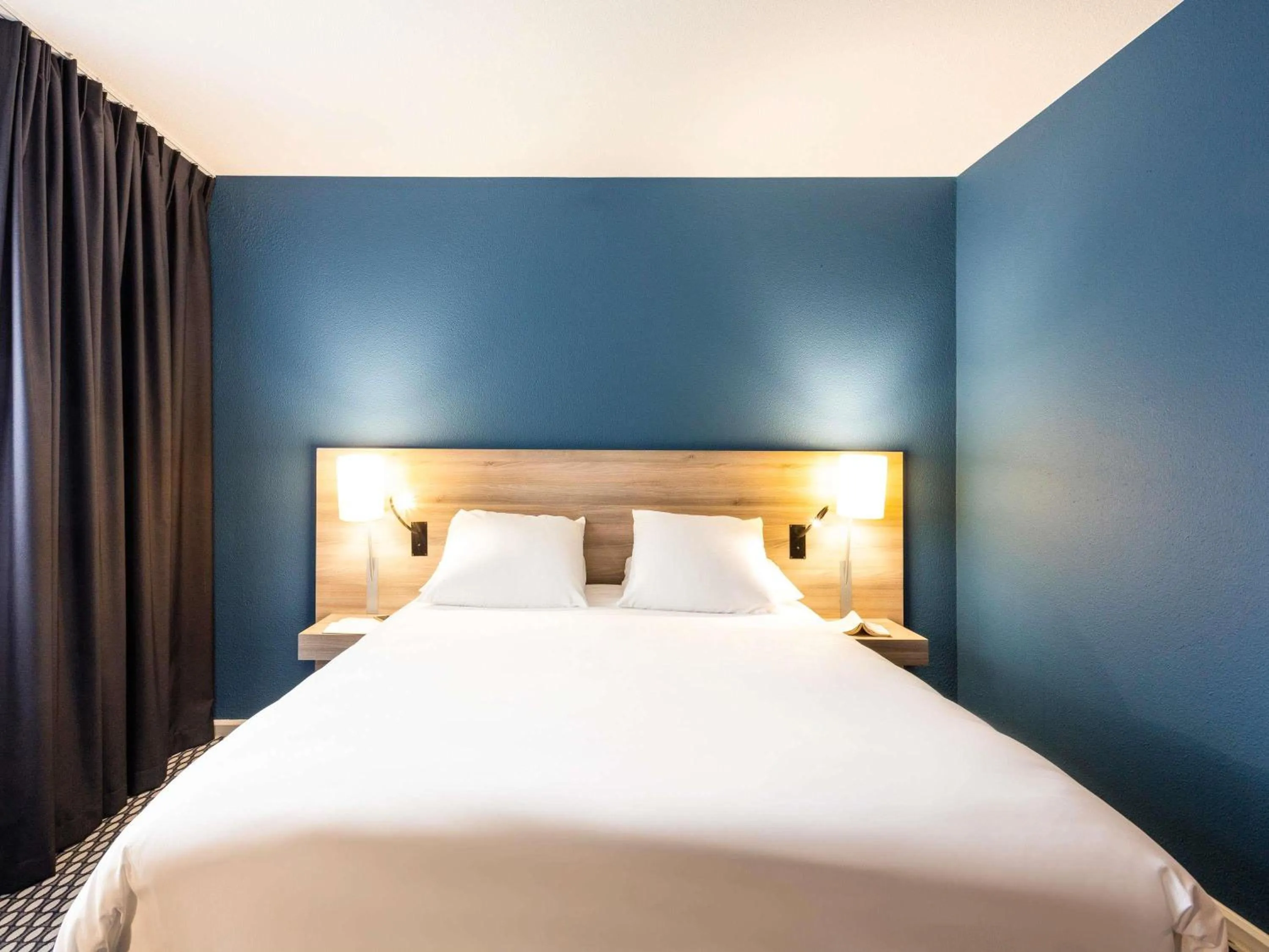 Bedroom, Bed in Mercure Bordeaux Centre Ville