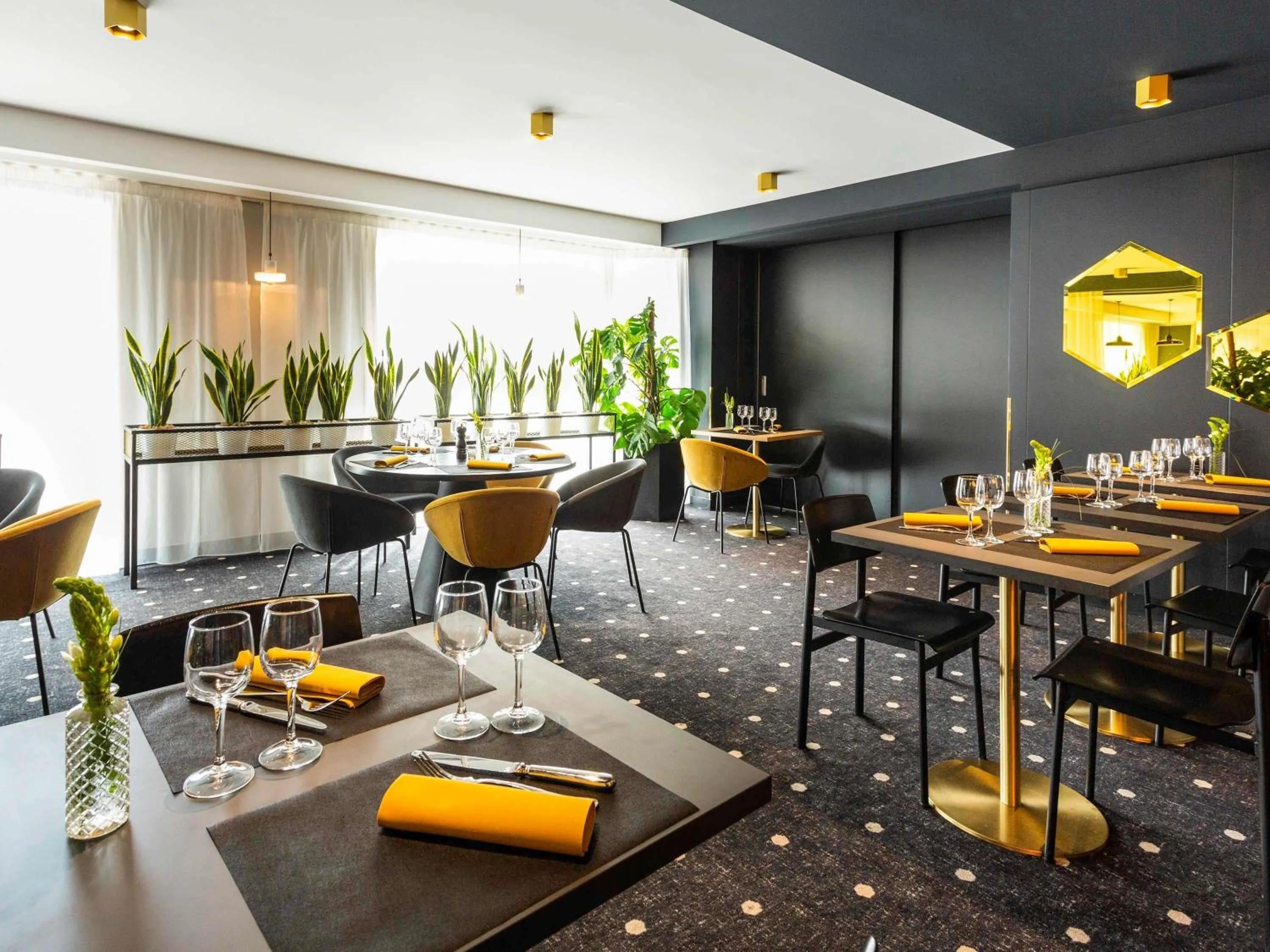 Restaurant/places to eat in Mercure Bordeaux Centre Ville