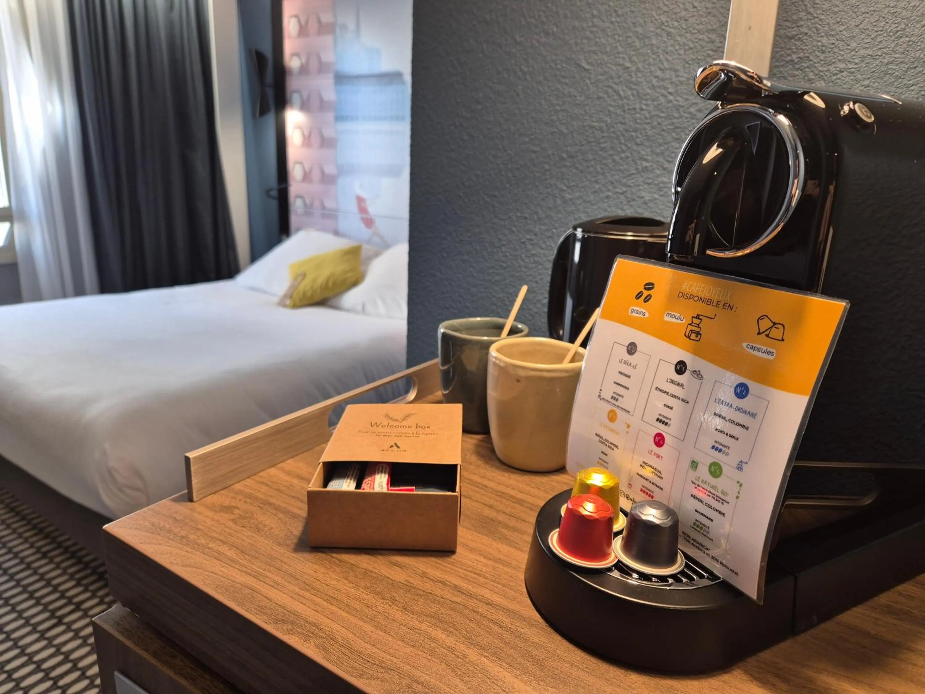 Coffee/tea facilities, Bed in Mercure Bordeaux Centre Ville