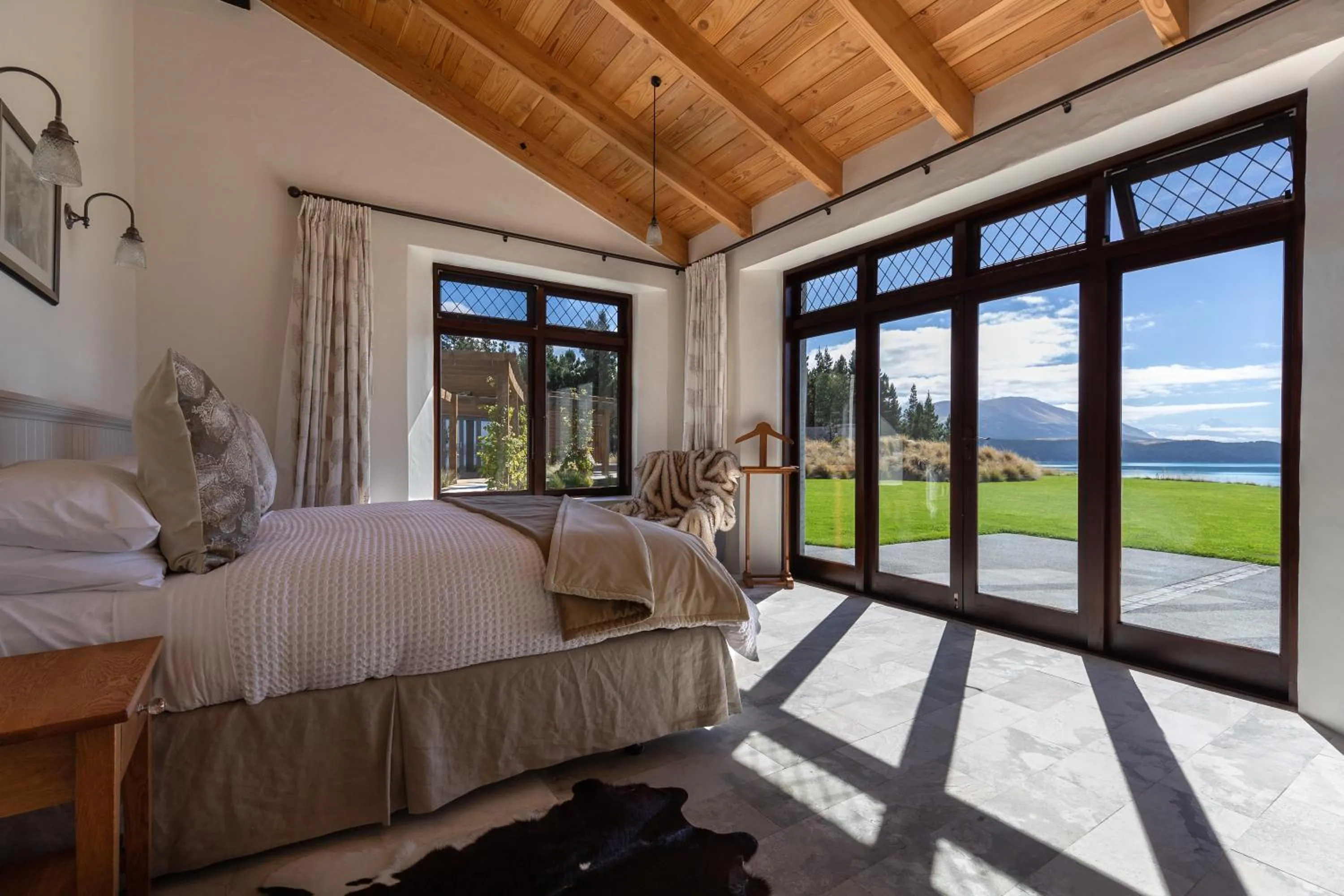 Photo of the whole room, Bed in Mt Cook Lakeside Retreat