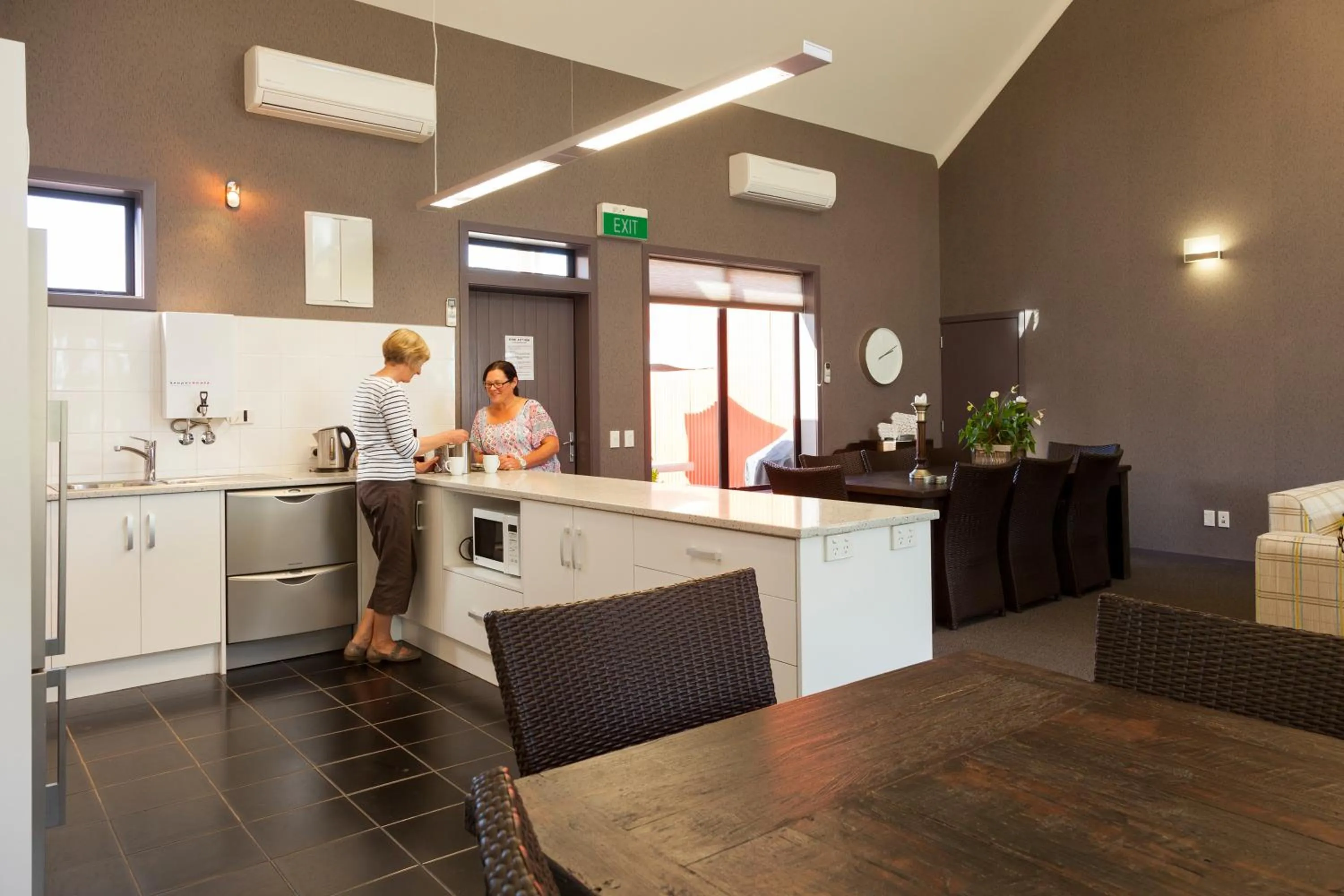 Communal kitchen in Hawkdun Lodge Motel