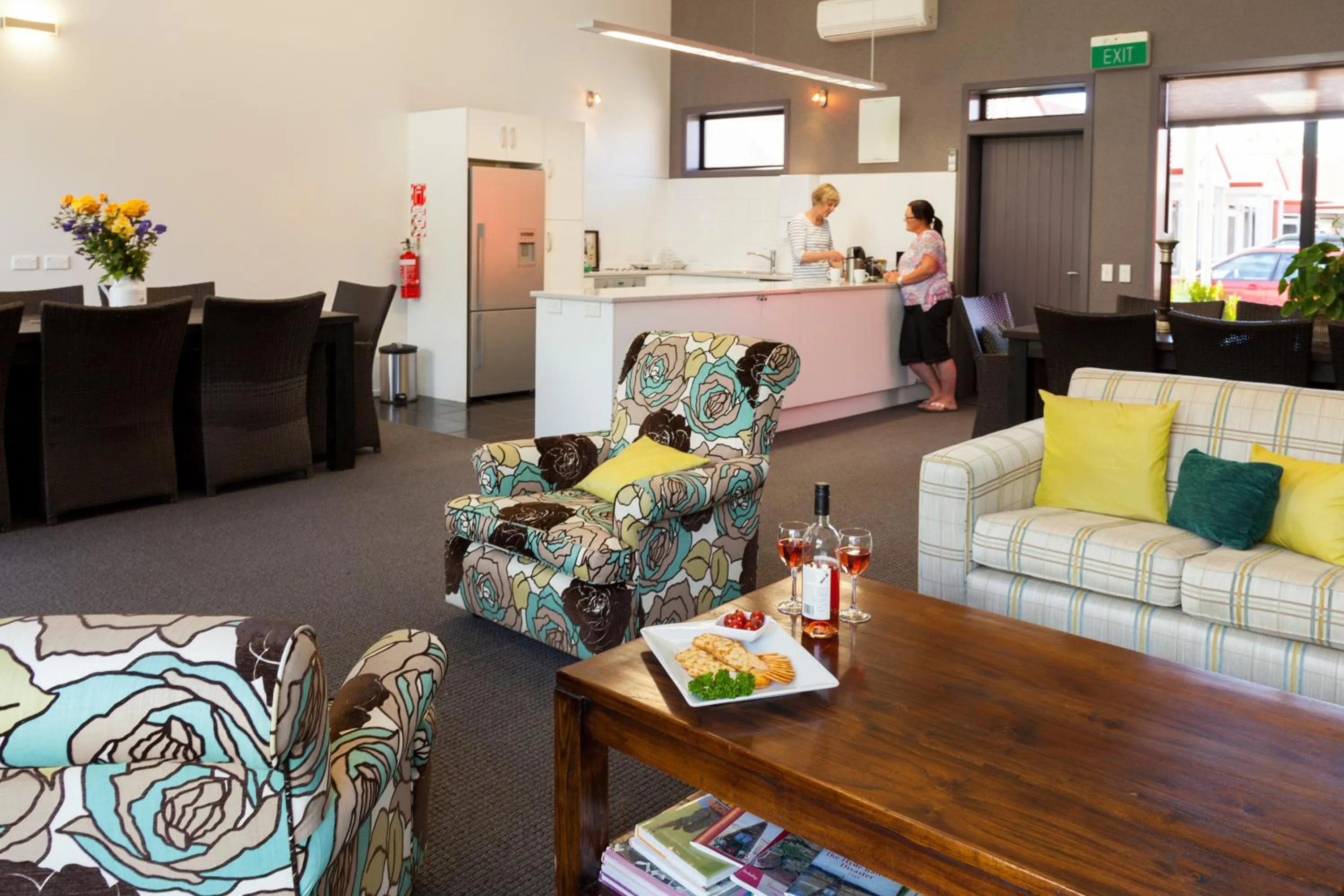 Communal lounge/ TV room in Hawkdun Lodge Motel