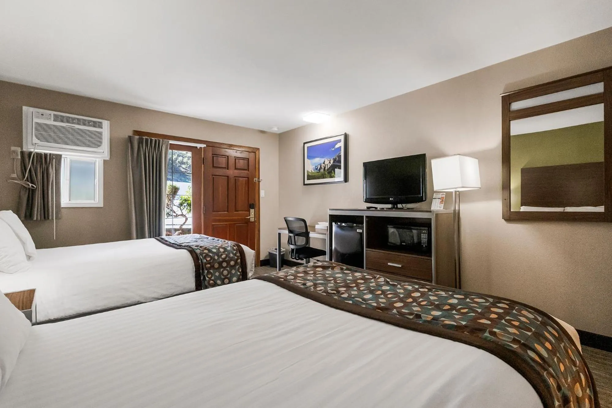 Photo of the whole room, Bed in Heritage Inn - Yosemite/Sonora