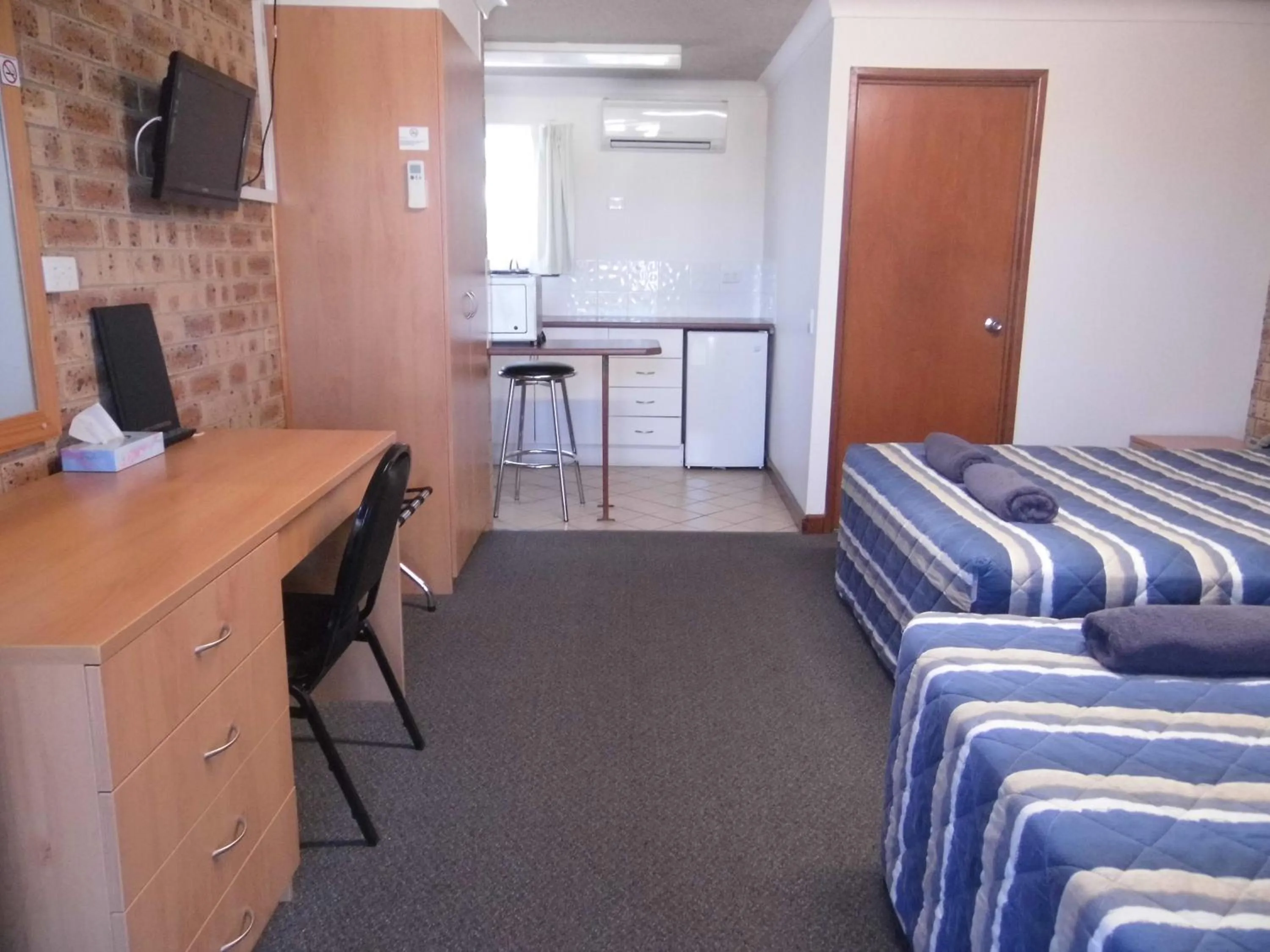 Photo of the whole room, Bed in Nanango Fitzroy Motel