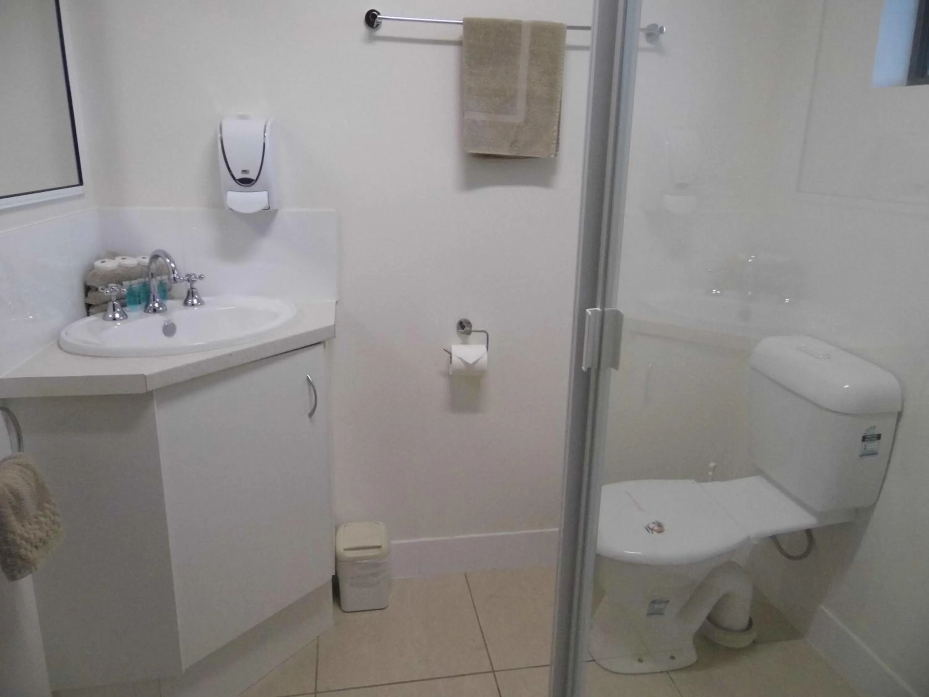 Bathroom in Nanango Fitzroy Motel